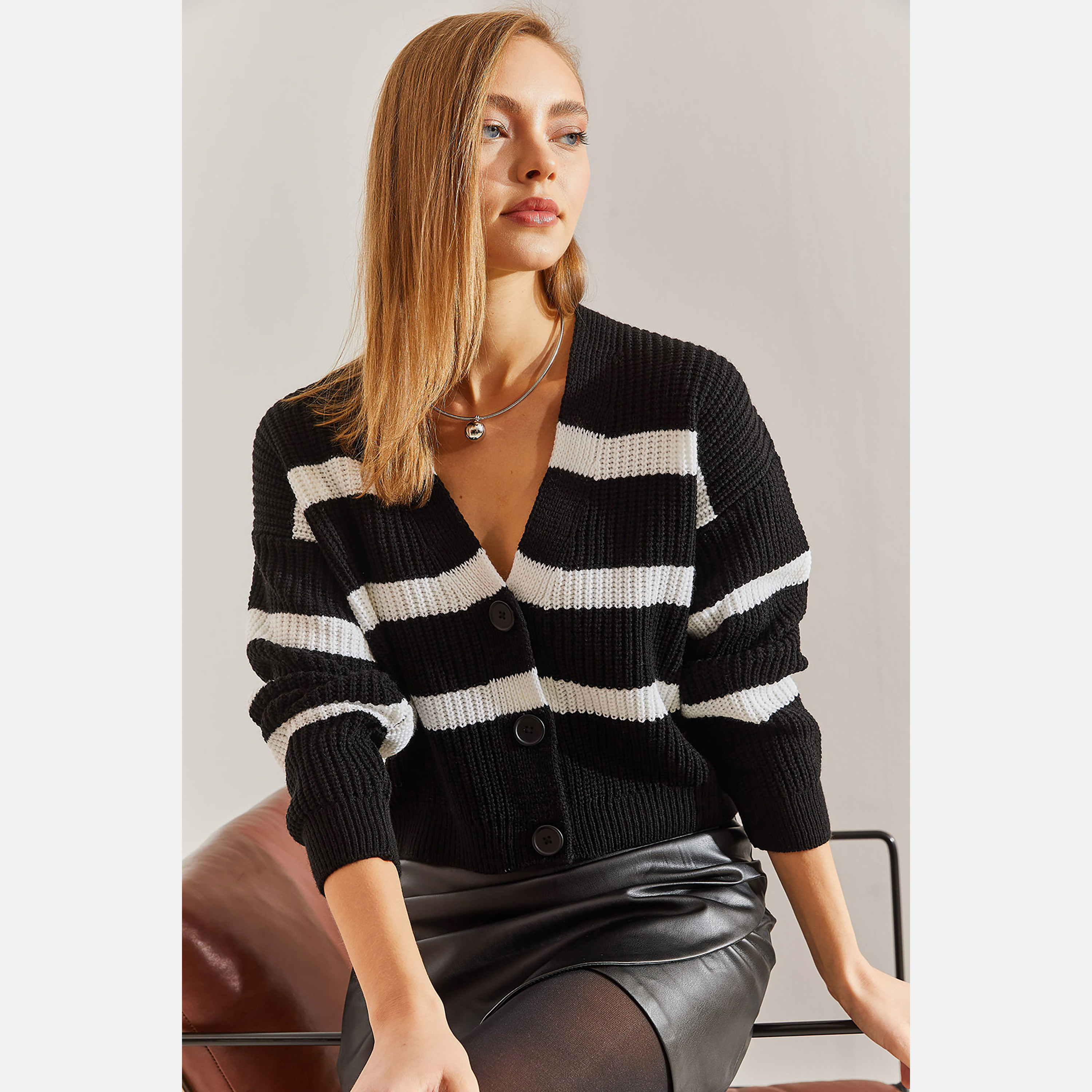 كارديجان نسائي مخطط من بيانكو لوتشي-women-winterwear-cardigansandjumpers-cardigans-image-2