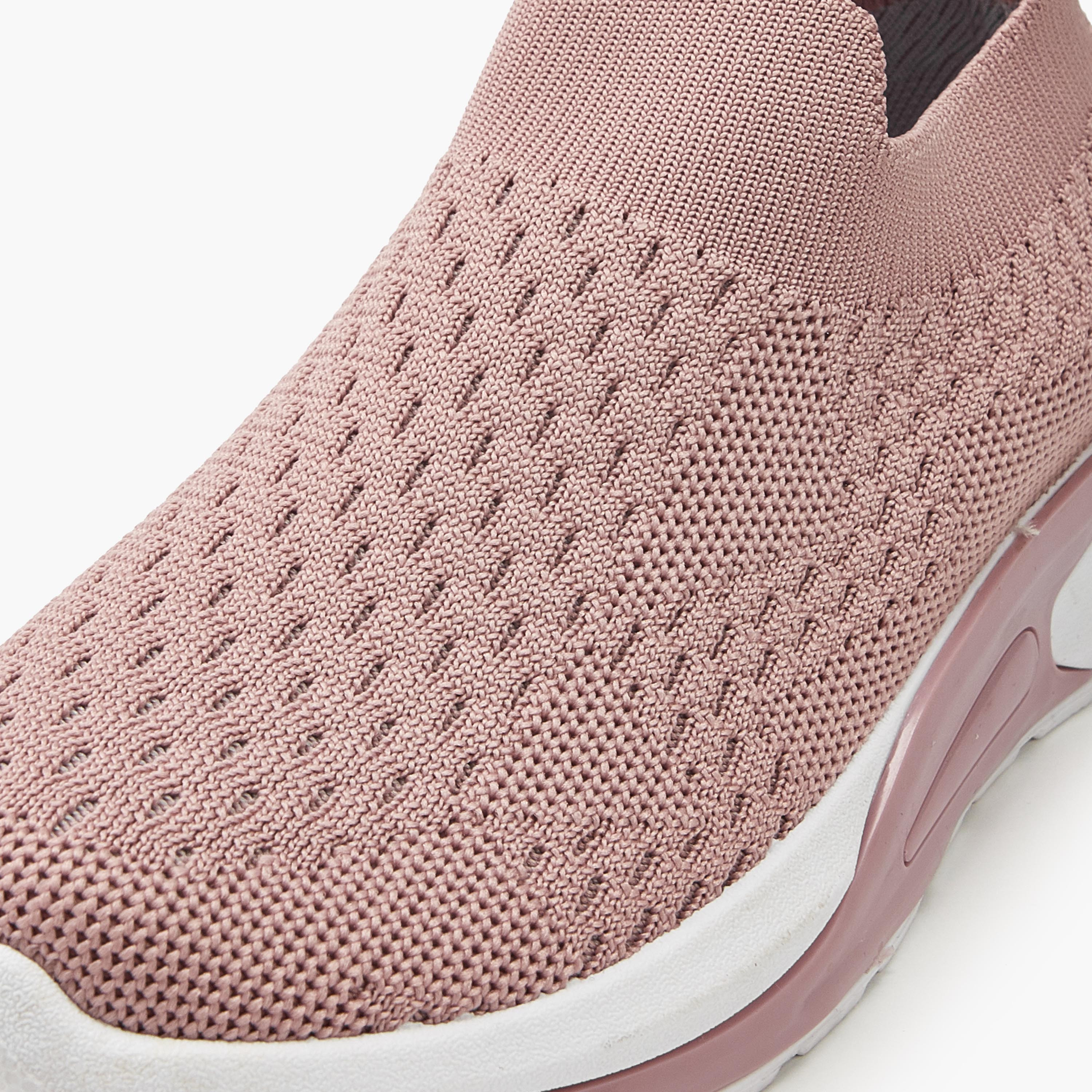 حذاء رياضي بارز الملمس سهل الارتداء بلسان سحب من أوكلان من شو إكسبريس-girls-shoes-sneakers-image-4