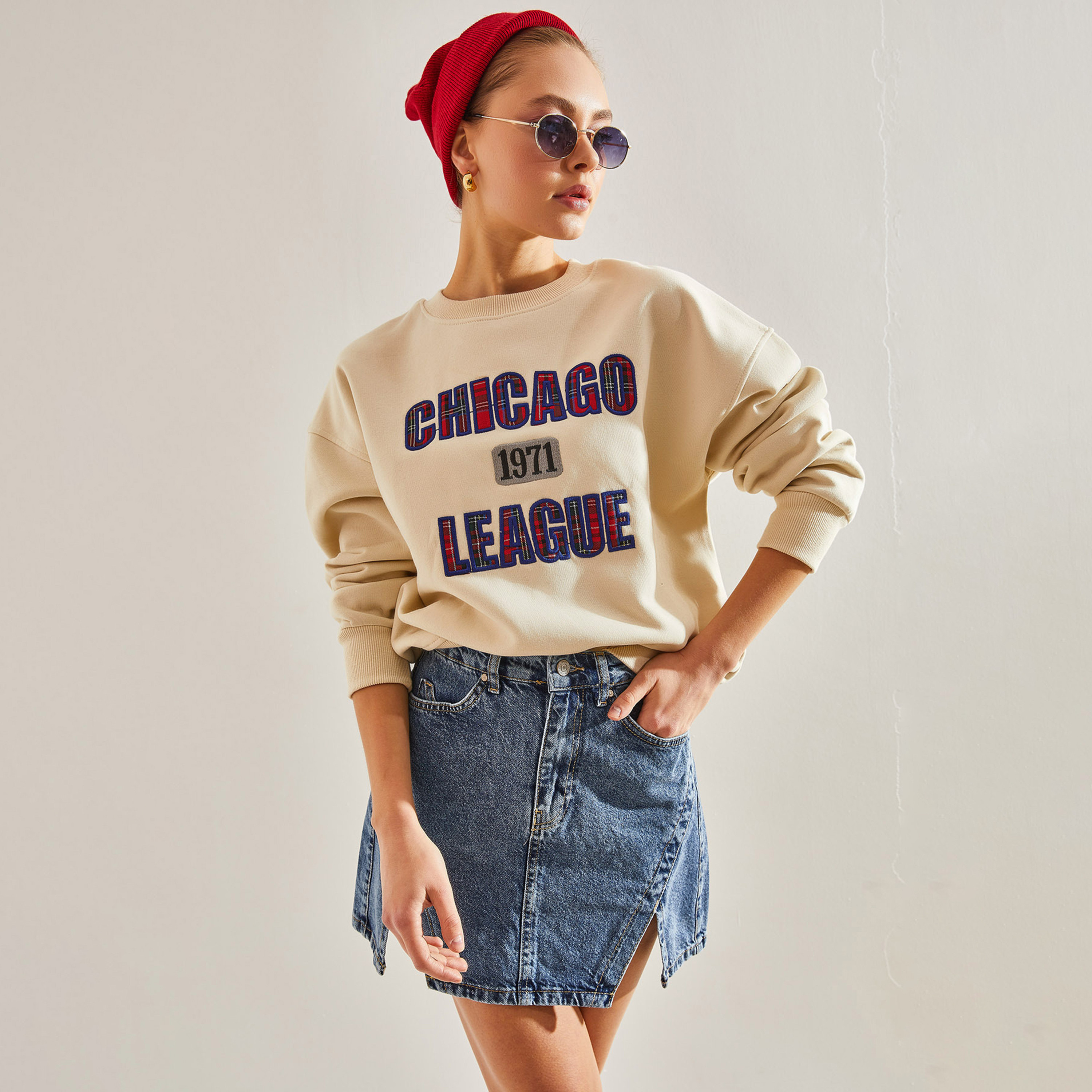 سويت شيرت نسائي باللون البيج بتطريز قلب من بيانكو لوتشي-women-clothing-hoodiesandsweatshirts-sweatshirts-image-1