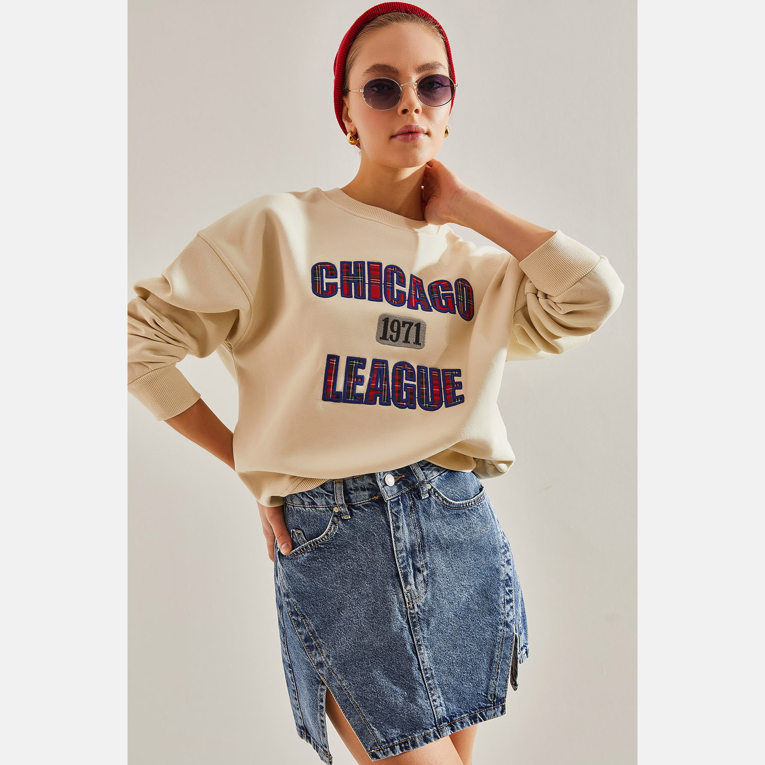 سويت شيرت نسائي باللون البيج بتطريز قلب من بيانكو لوتشي-women-clothing-hoodiesandsweatshirts-sweatshirts-image-2