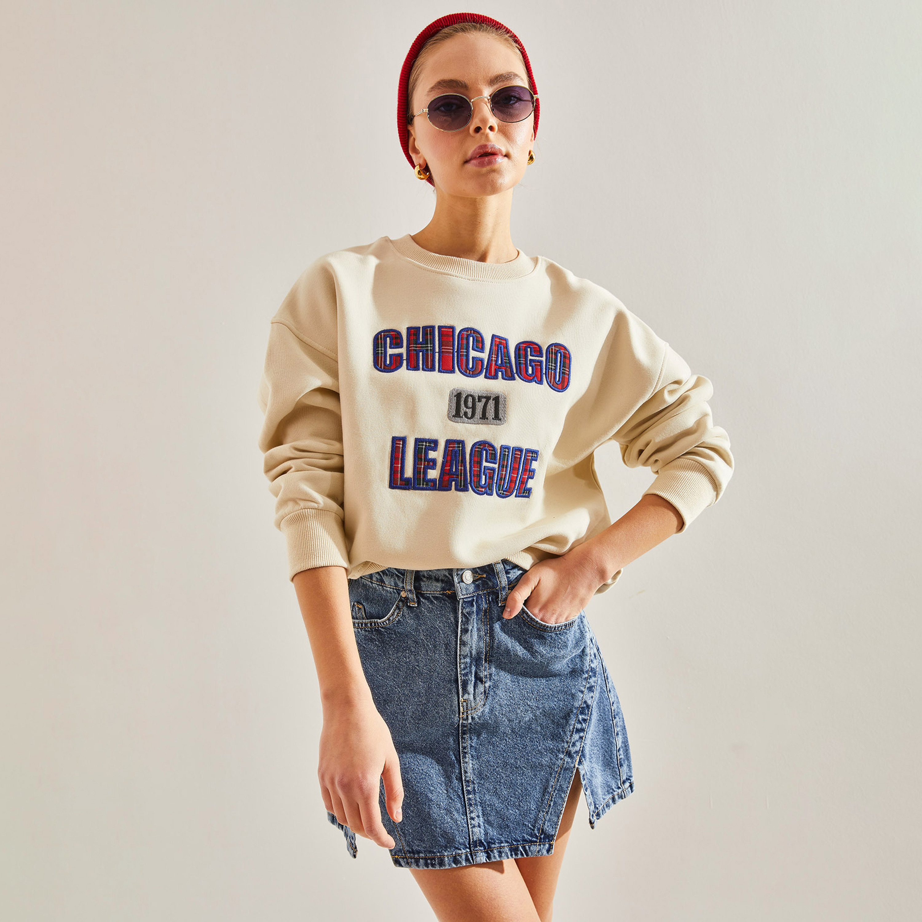 سويت شيرت نسائي باللون البيج بتطريز قلب من بيانكو لوتشي-women-clothing-hoodiesandsweatshirts-sweatshirts-image-3