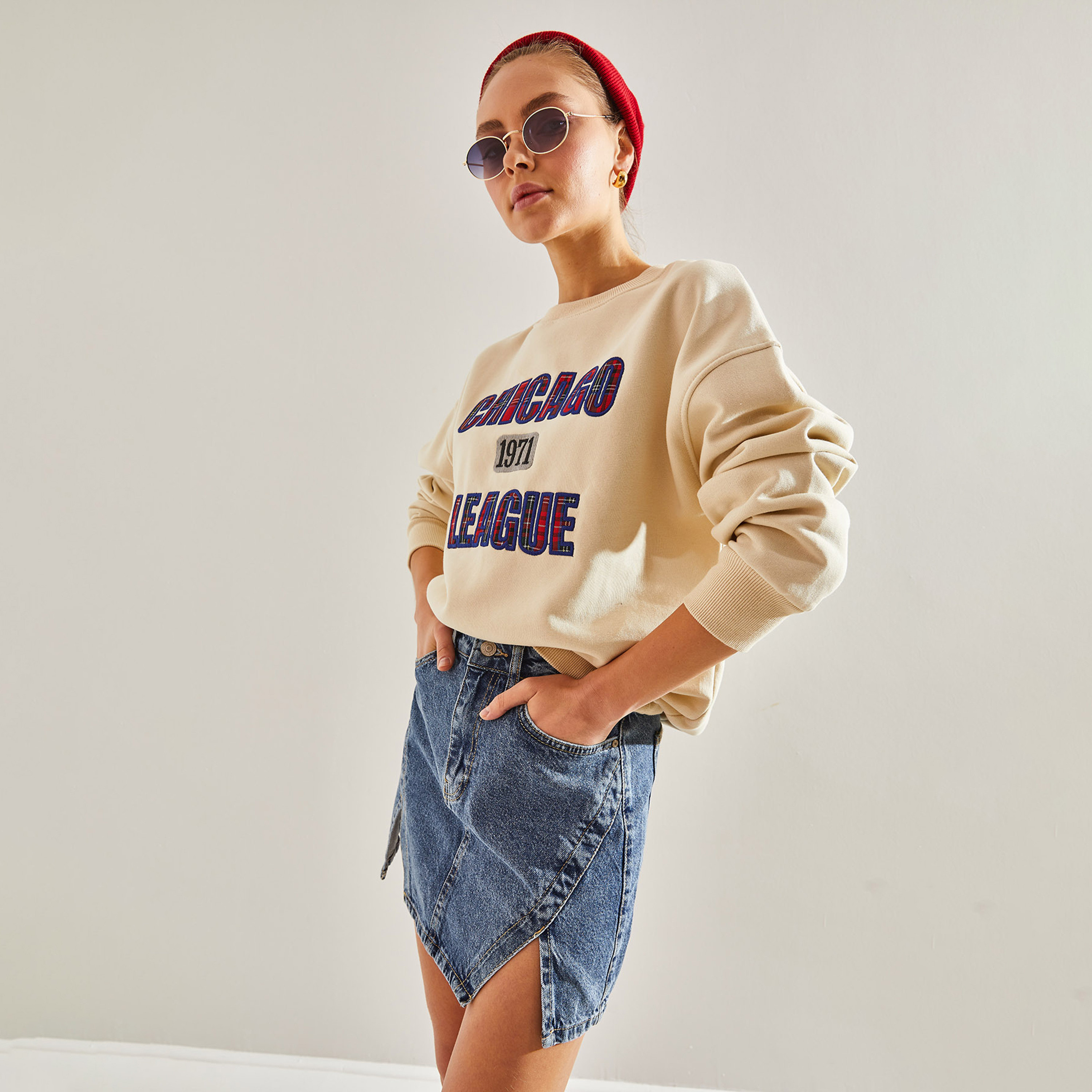 سويت شيرت نسائي باللون البيج بتطريز قلب من بيانكو لوتشي-women-clothing-hoodiesandsweatshirts-sweatshirts-image-4