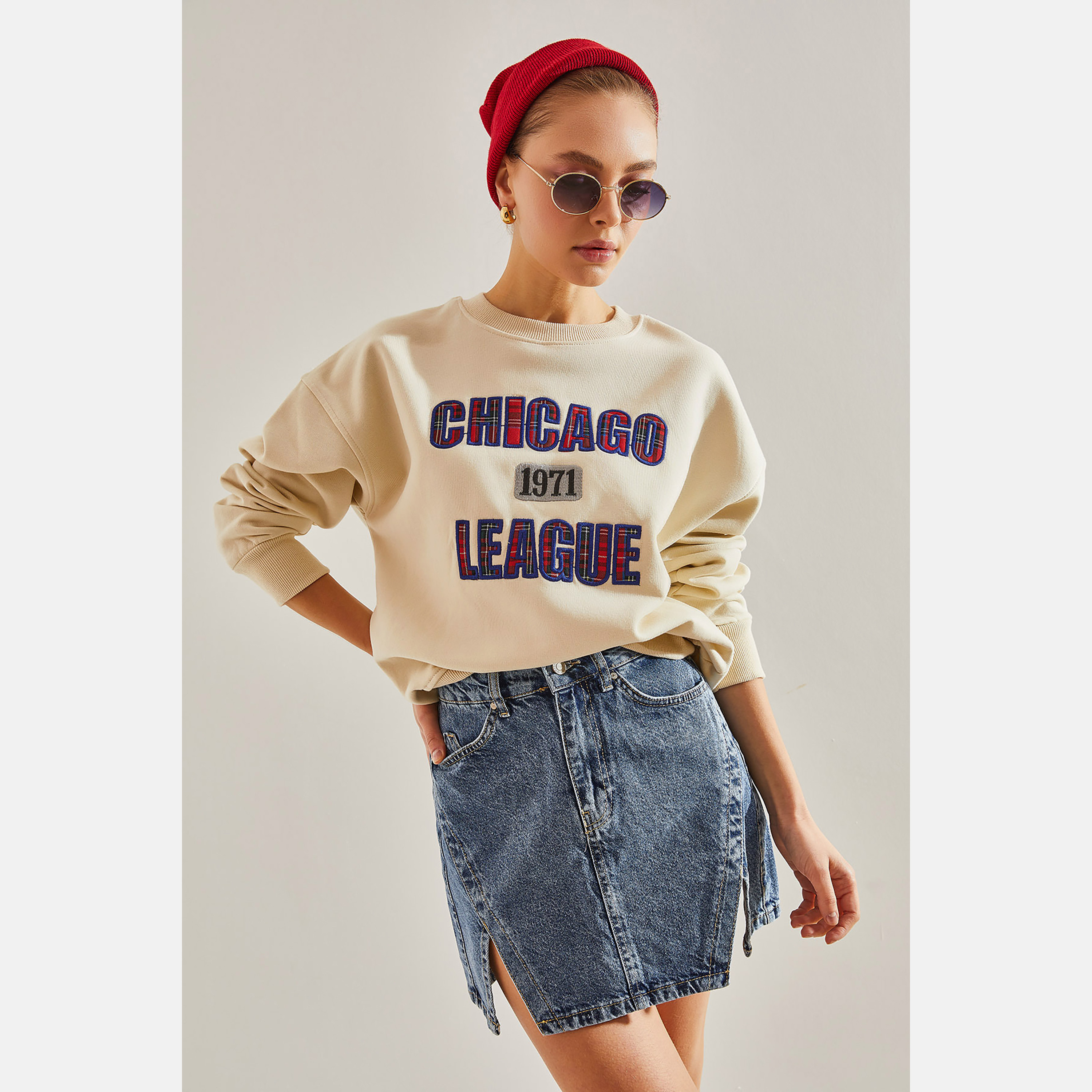 سويت شيرت نسائي باللون البيج بتطريز قلب من بيانكو لوتشي-women-clothing-hoodiesandsweatshirts-sweatshirts-image-5