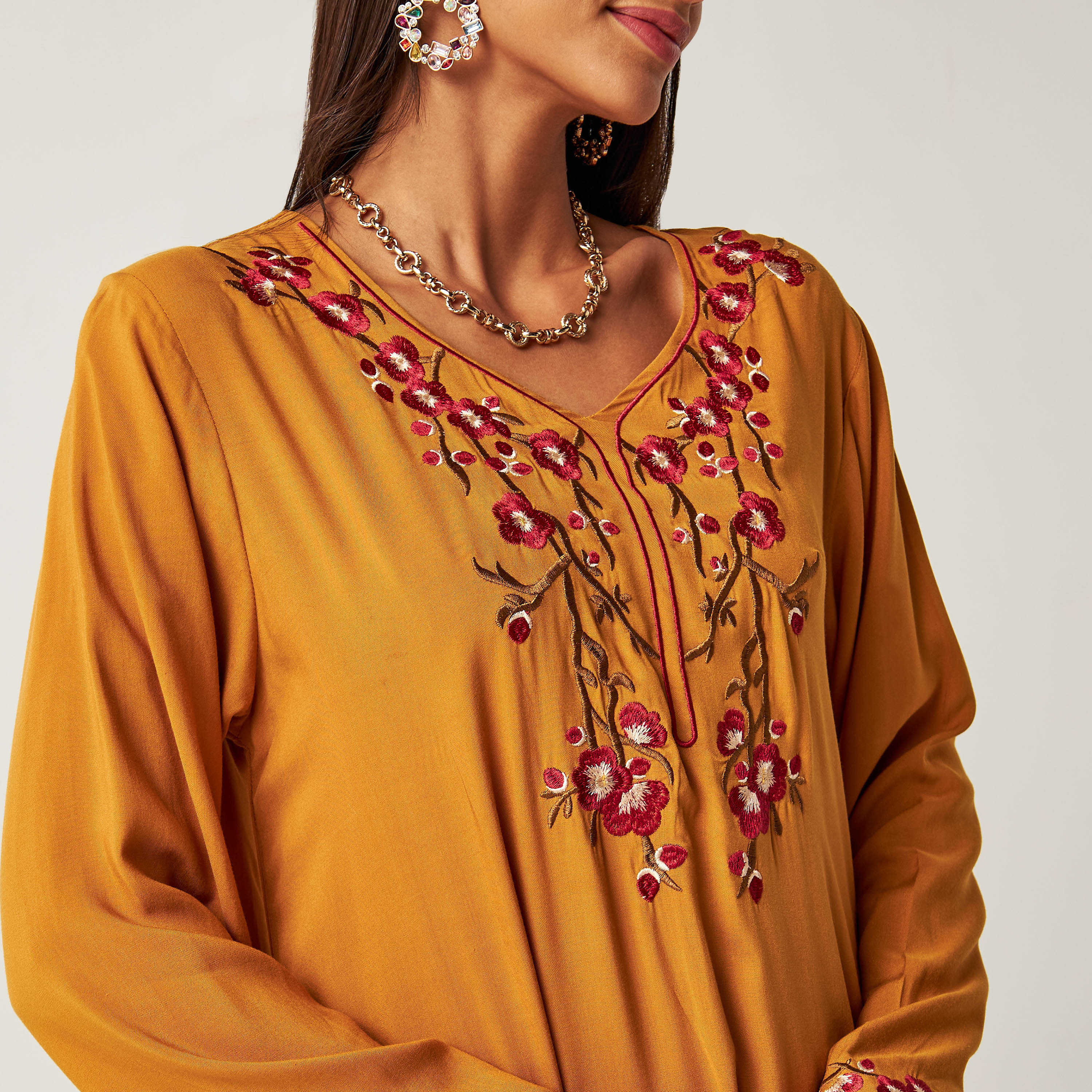 MOiSTREET Solid Abaya with Long Sleeves and Embroidered Detail-women-arabicclothing-jalabiyas-image-4