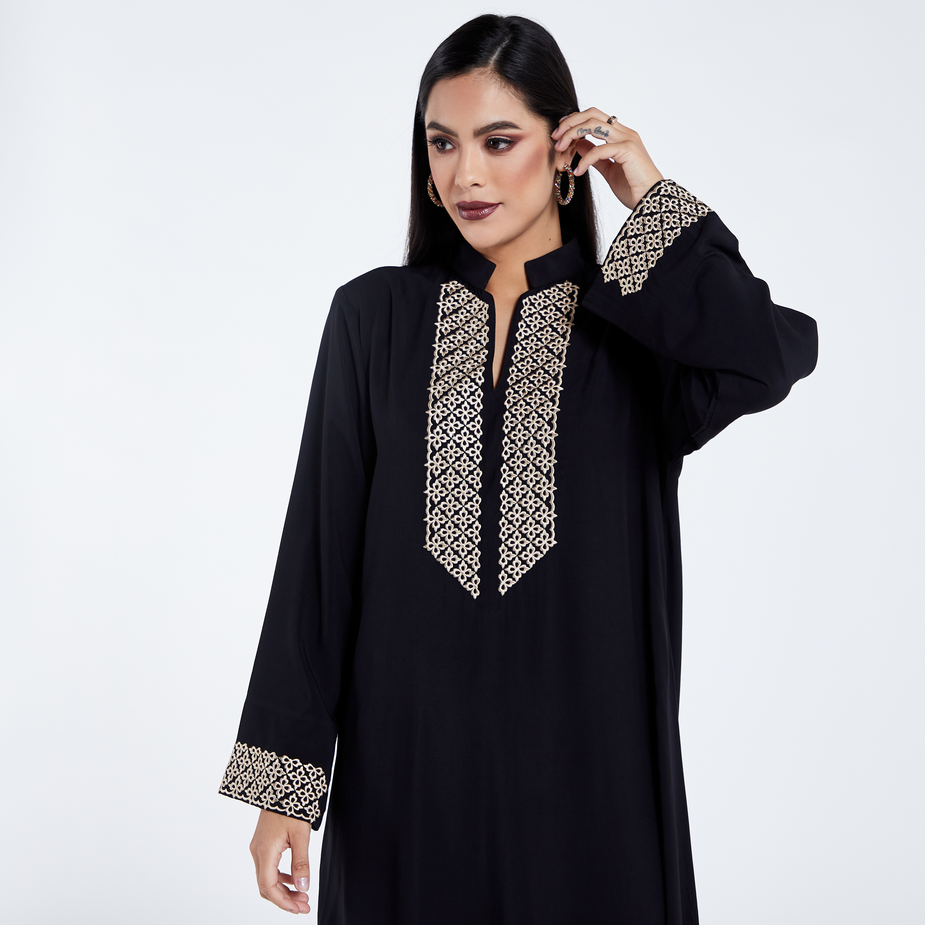 MOiSTREET Solid Abaya with Long Sleeves and Embroidered Detail-women-arabicclothing-jalabiyas-image-3