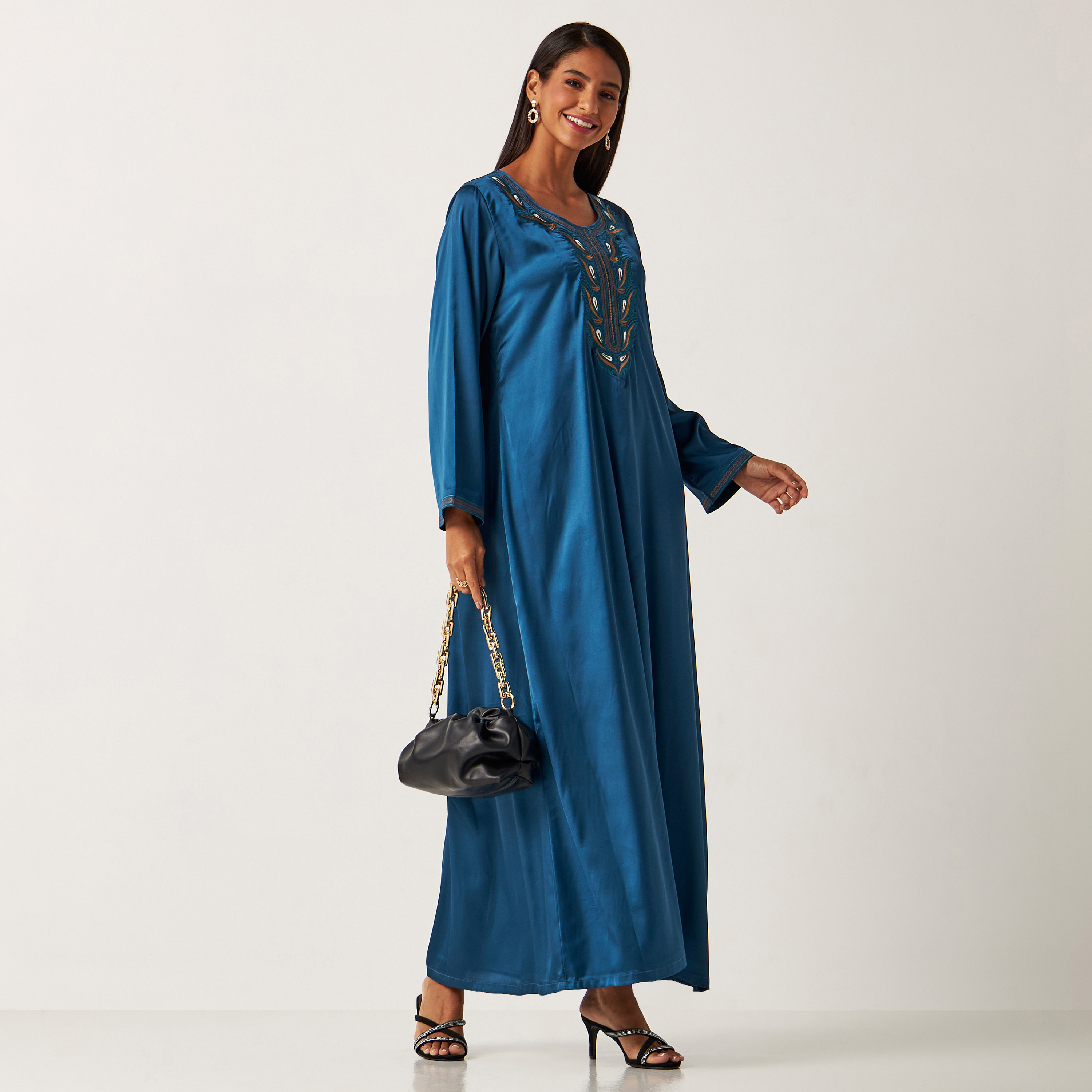 عباية سادة بياقة مستديرة وتفاصيل مطرزة من مويستريت-women-arabicclothing-jalabiyas-image-1