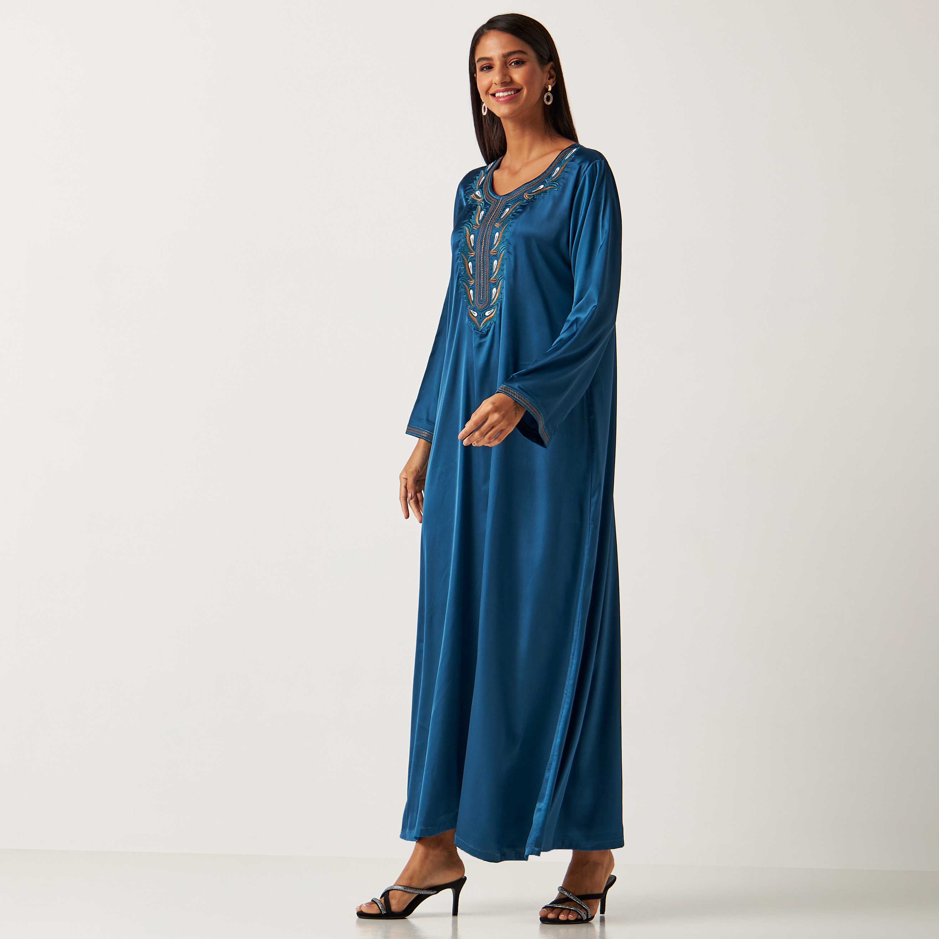 MOiSTREET Solid Abaya with Round Neck and Embroidered Detail-women-arabicclothing-jalabiyas-image-2