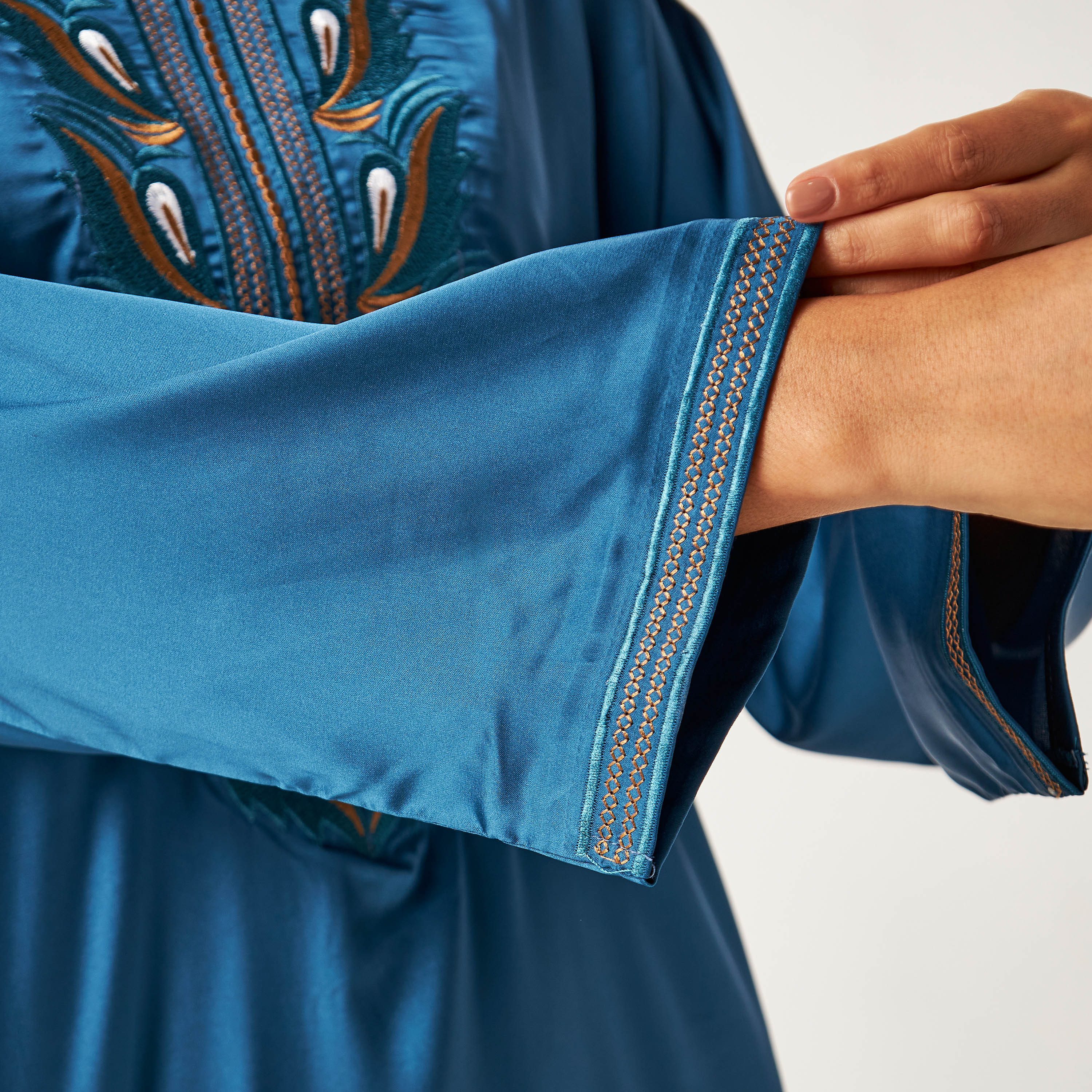 MOiSTREET Solid Abaya with Round Neck and Embroidered Detail-women-arabicclothing-jalabiyas-image-5