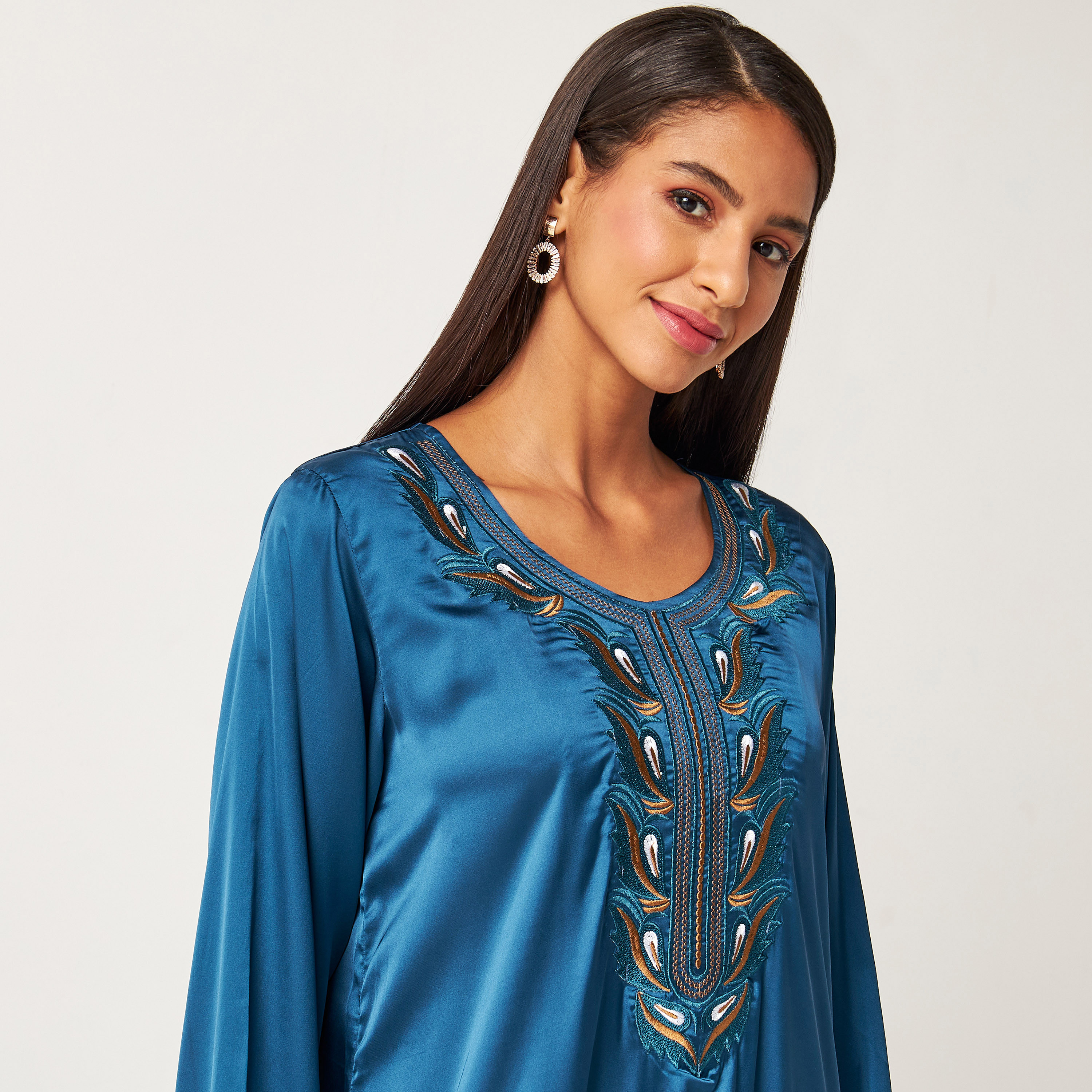 MOiSTREET Solid Abaya with Round Neck and Embroidered Detail-women-arabicclothing-jalabiyas-image-6