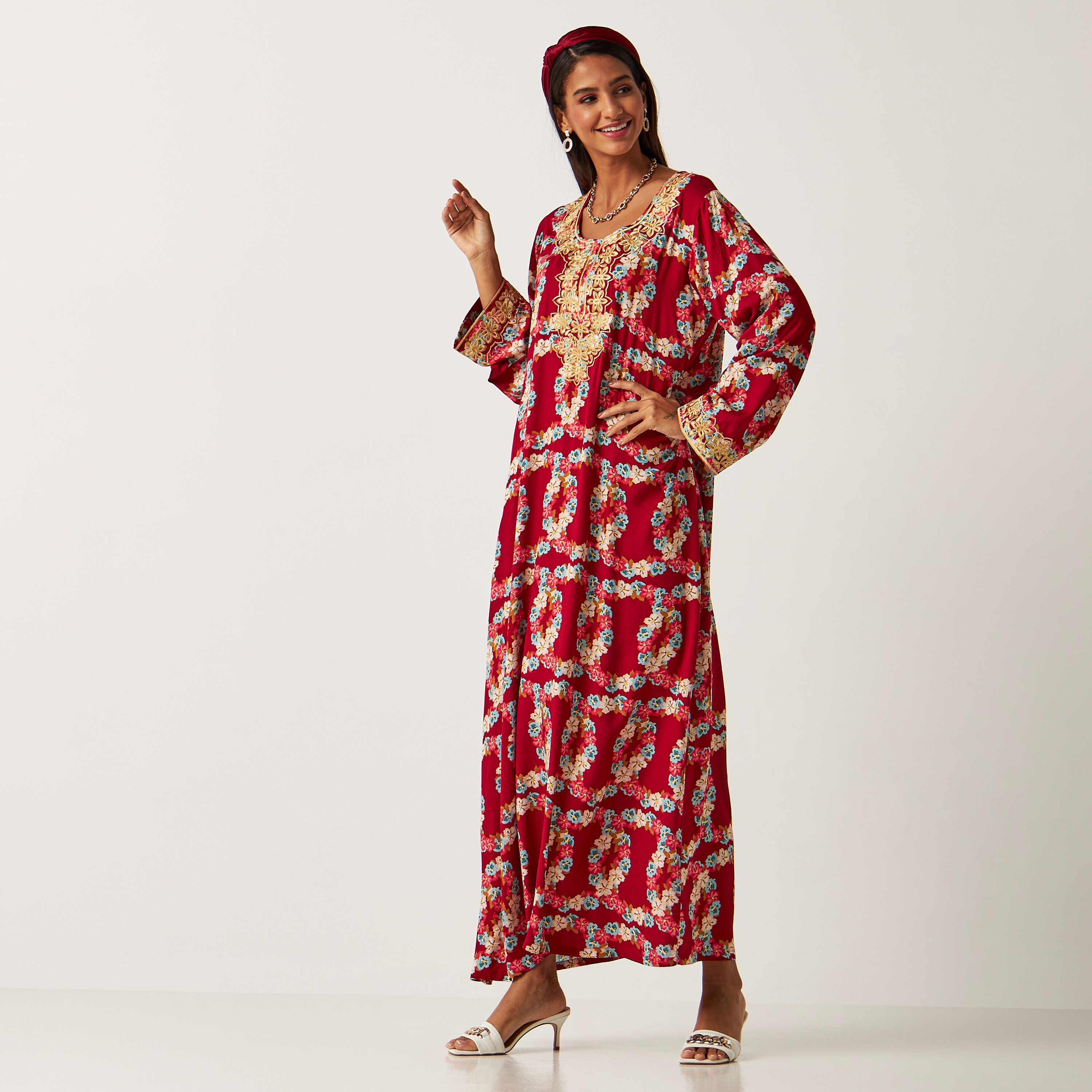 عباية مزيّنة بياقة مستديرة من مويستريت-women-arabicclothing-jalabiyas-image-2