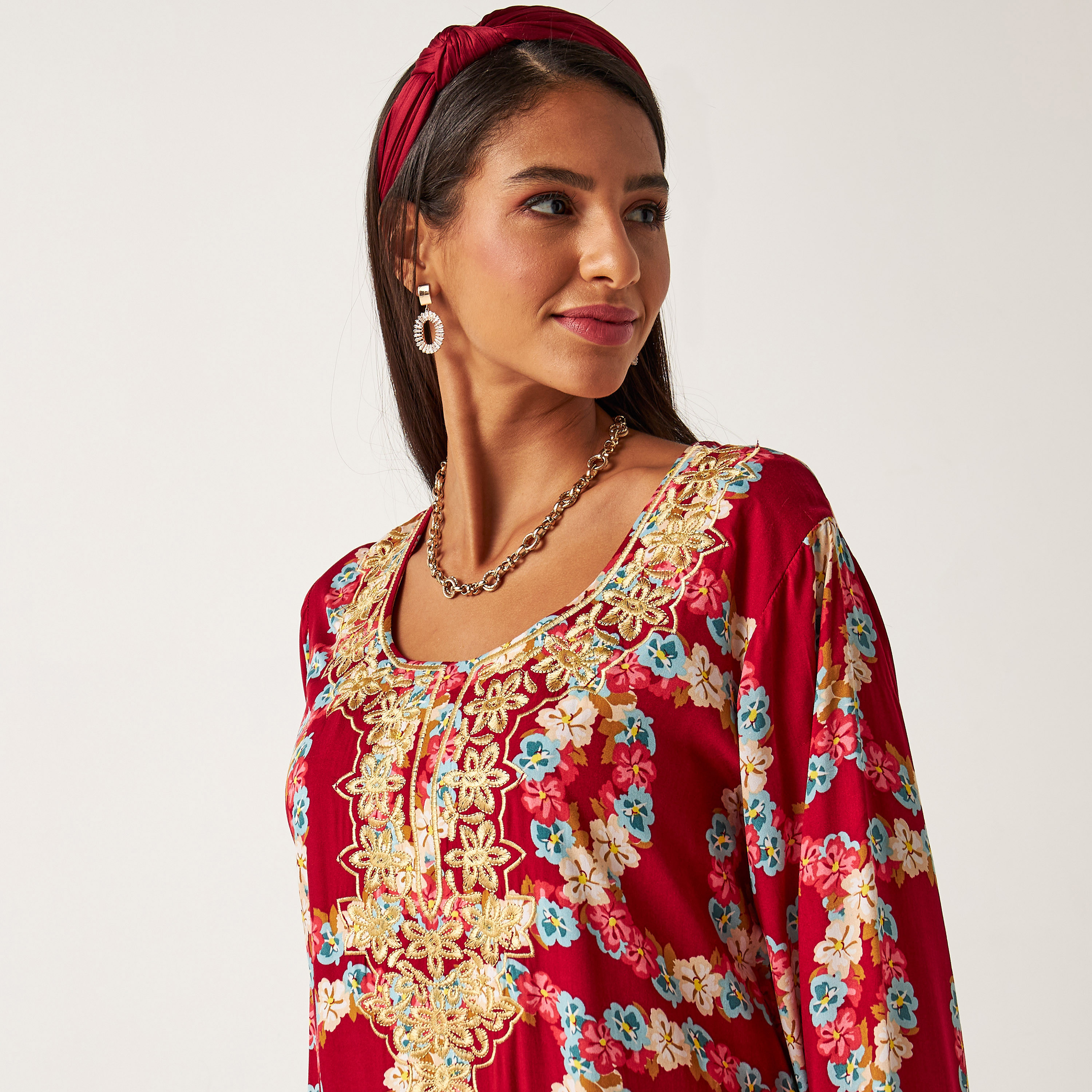 Moistreet Embroidered Round Neck Abaya-women-arabicclothing-jalabiyas-image-6