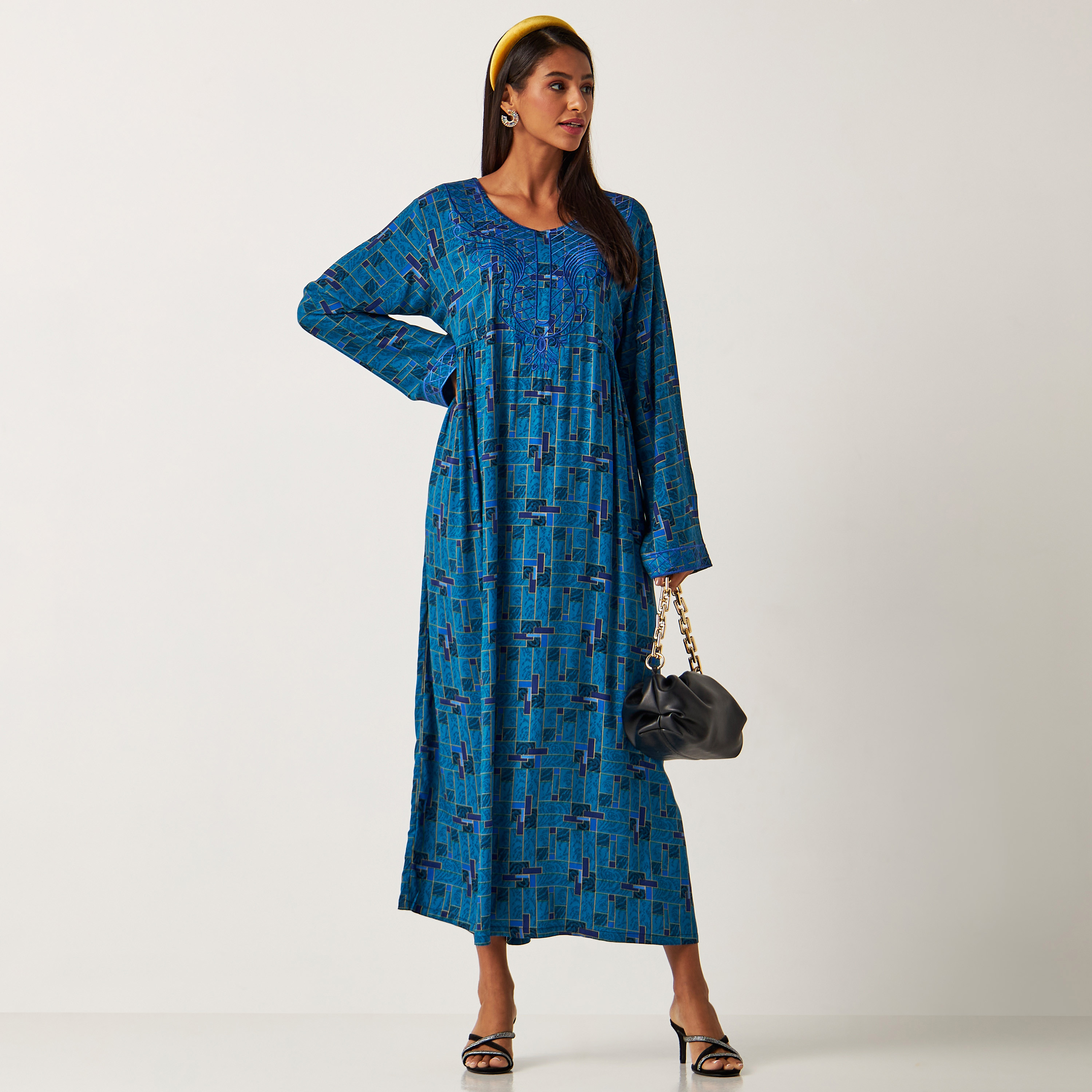 عباية بياقة مستديرة وطبعات من مويستريت-women-arabicclothing-jalabiyas-image-1