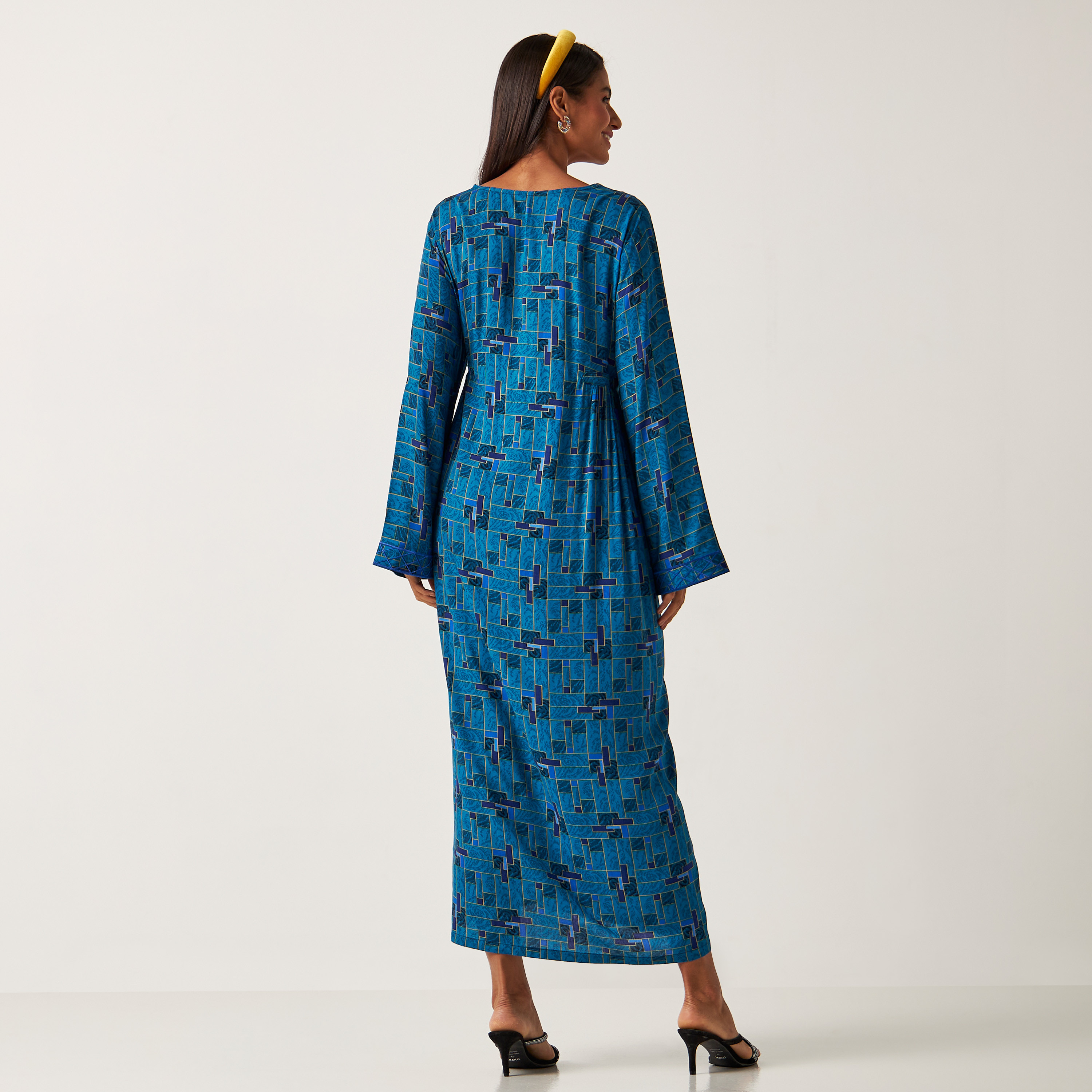 عباية بياقة مستديرة وطبعات من مويستريت-women-arabicclothing-jalabiyas-image-3