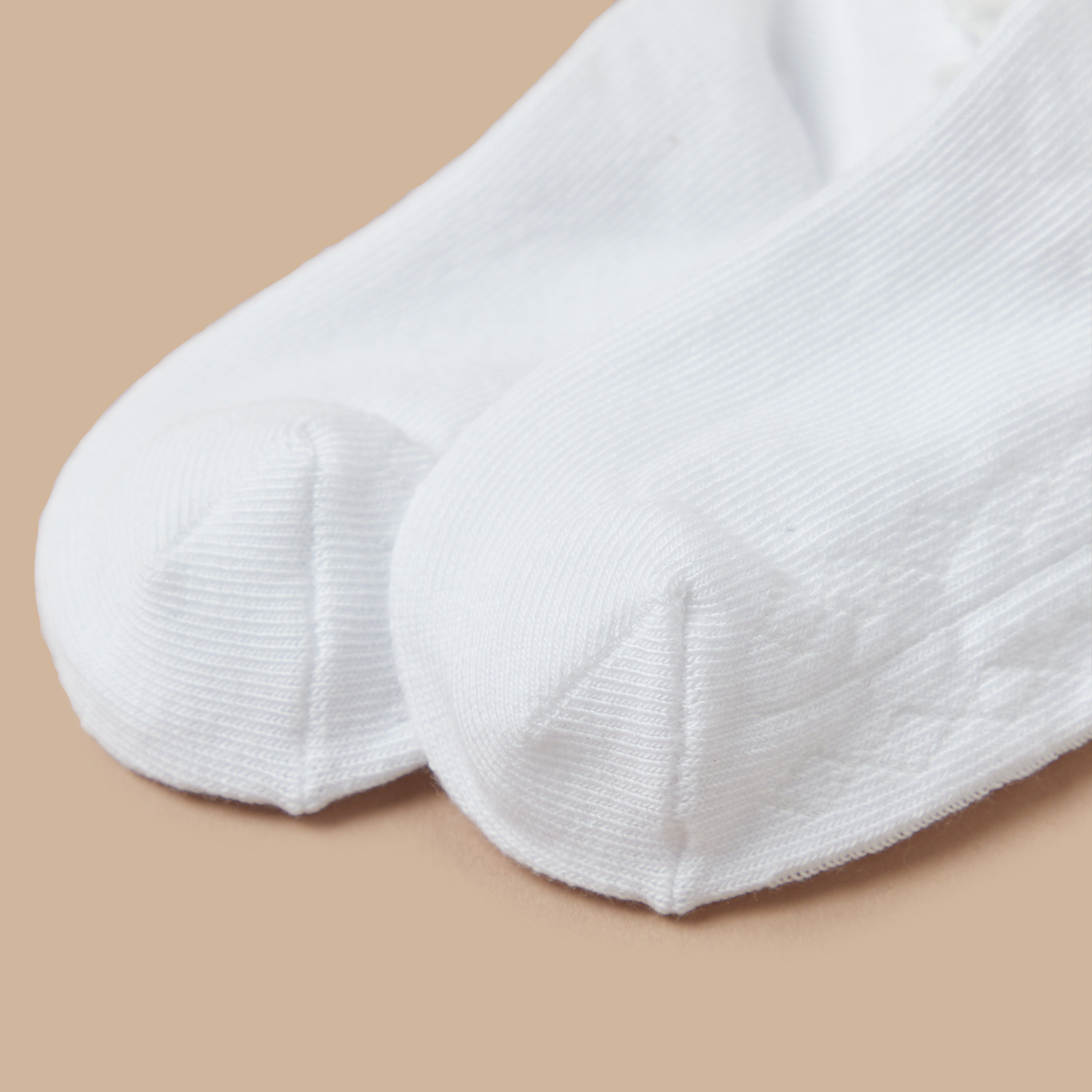 جوارب بارزة الملمس بتفاصيل كشكش من جونيورز-promo_babyshop_Buy3for1_BAH230426-image-4