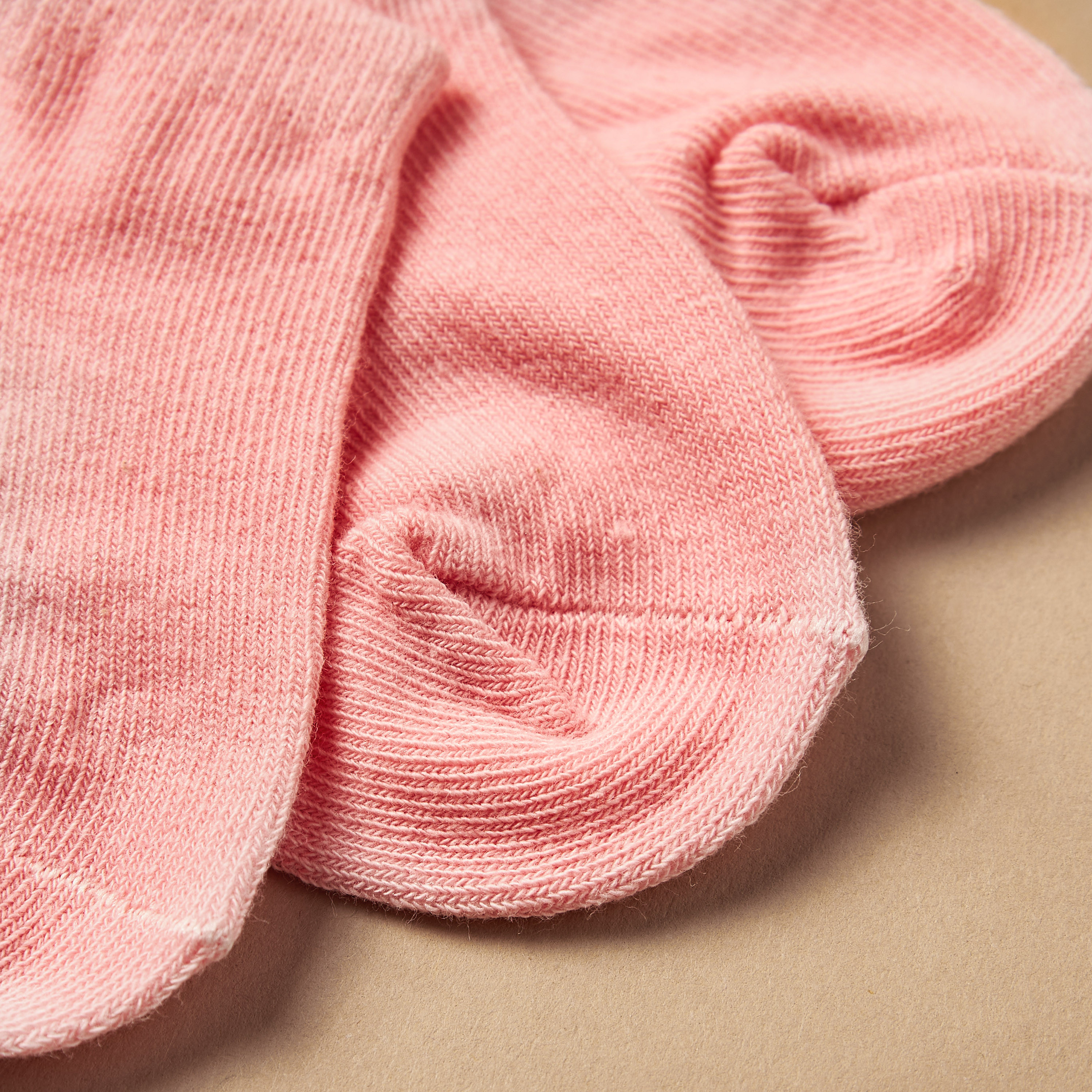 جوارب سادة بطول الكاحل من جونيورز - طقم من 3 أزواج-baby-girls-accessories-socks-image-4