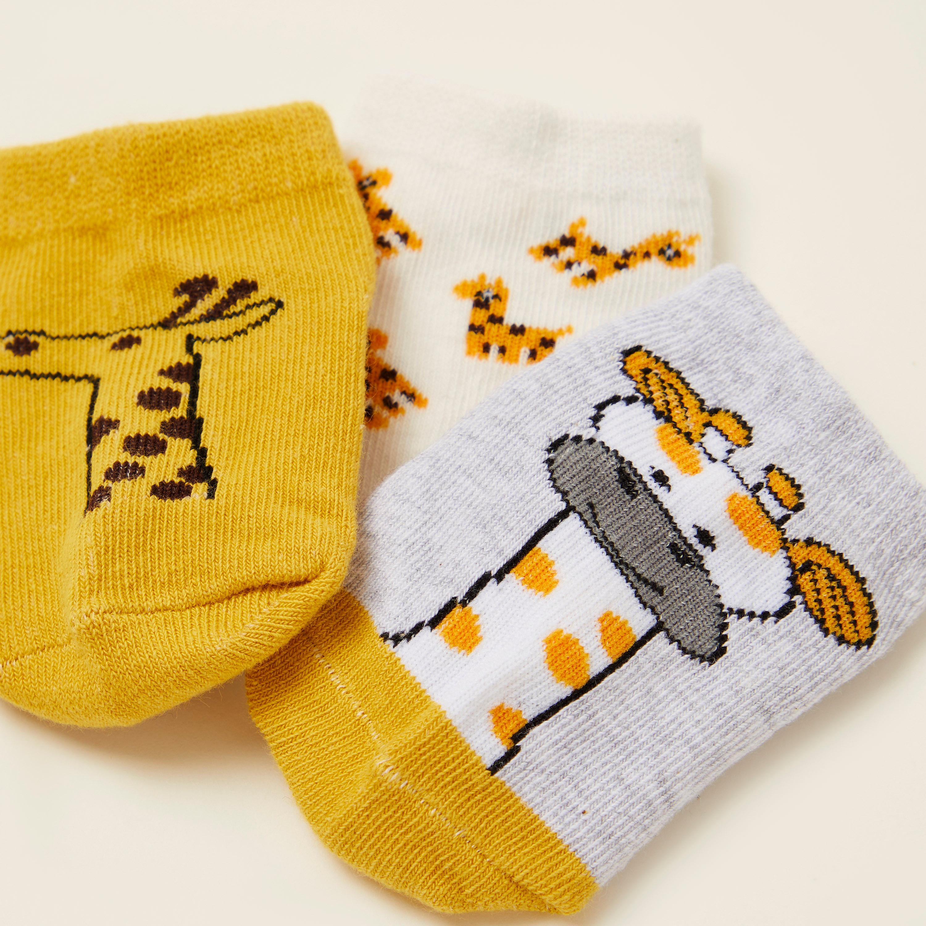 جوارب بحواف مطّاطية وطبعات من جونيورز - طقم من 3 أزواج-baby-girls-accessories-socks-image-4