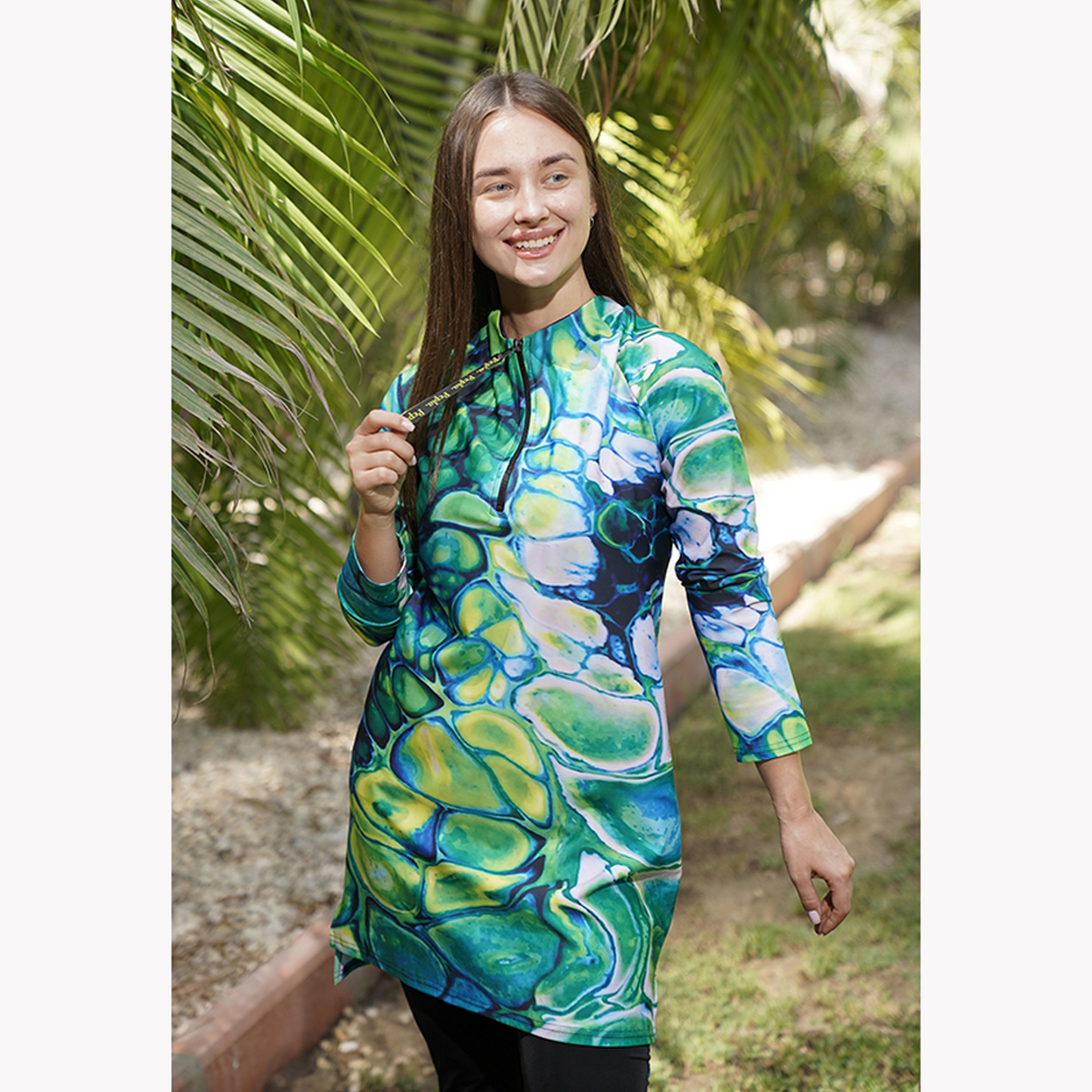سترة سباحة واقية من اشعة الشمس نسائية طويلة بطبعة تجريدية من بيبلا-women-clothing-swimandbeach-swimsuits-image-1