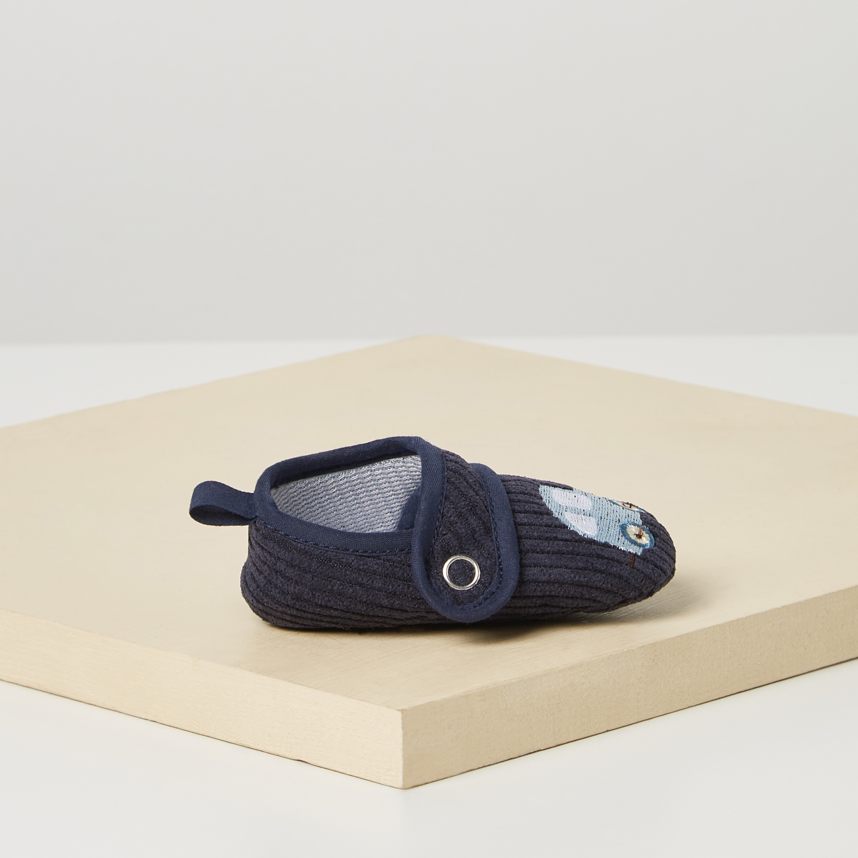 بوت بتطريز سيارة وأزرار من جونيورز-baby-boys-shoes-booties-image-1