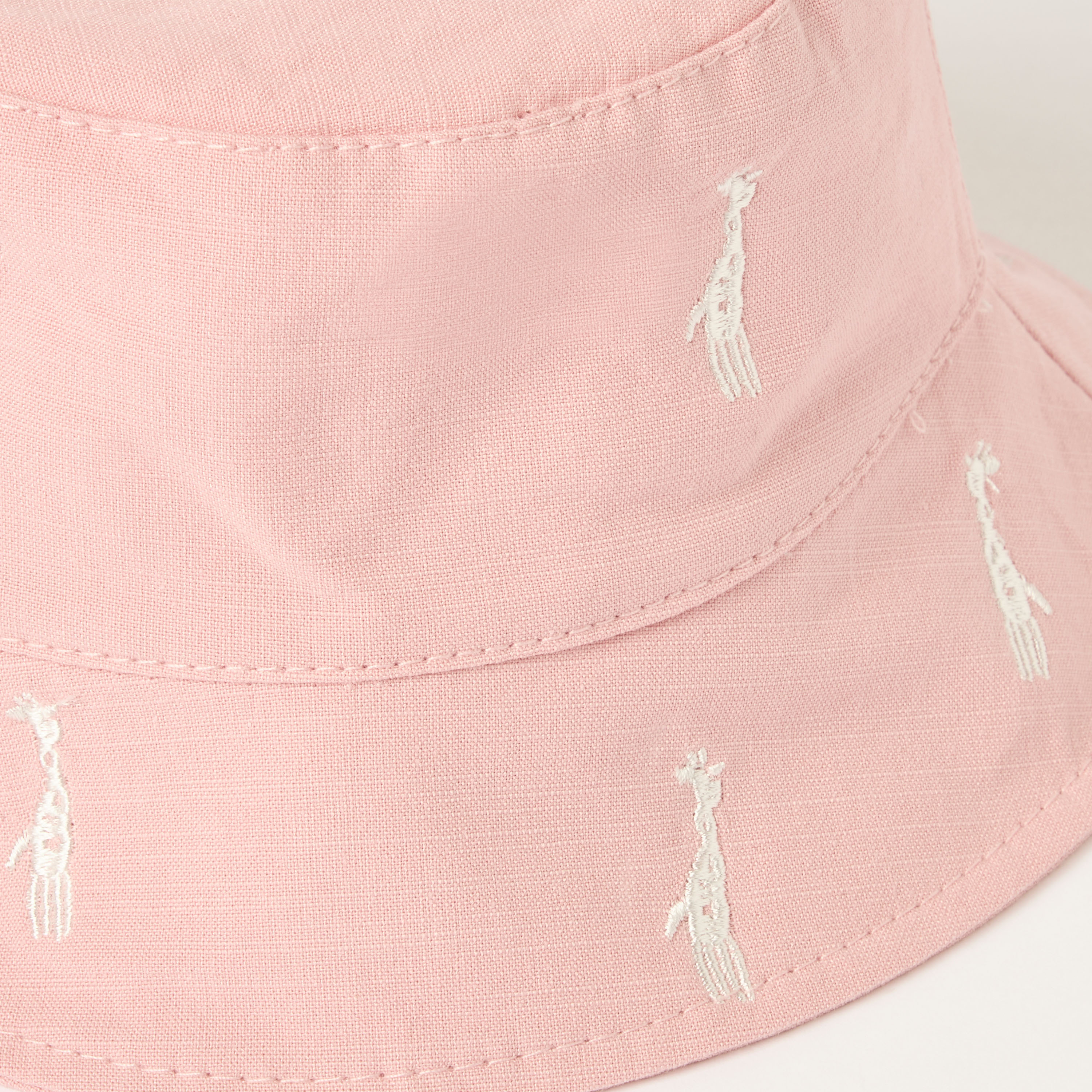 قبعة دلو بتطريز زرافة من جونيورز-promo_babyshop_Buy3for10_UAE230426-image-3