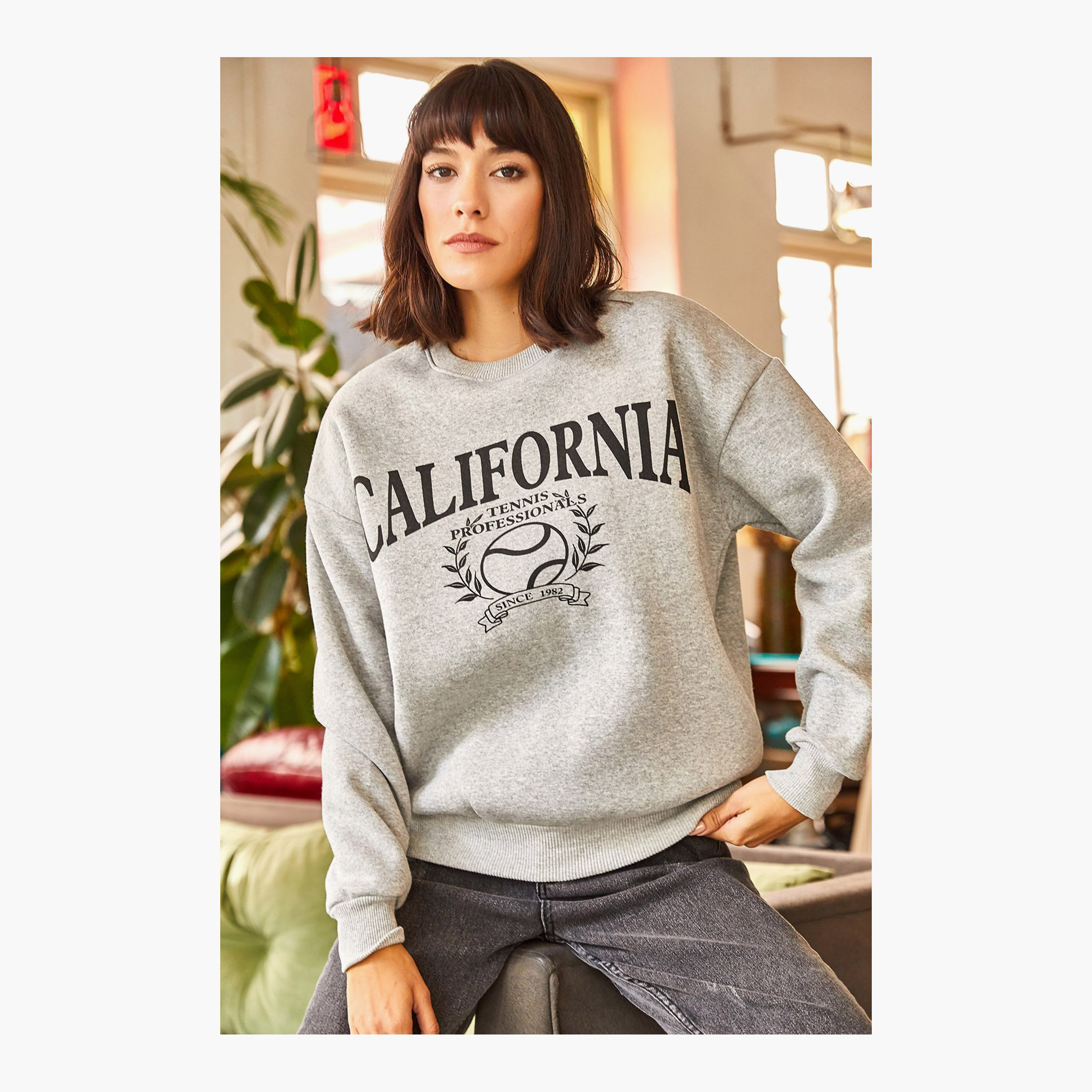 سويت شيرت نسائي باللون الرمادي بطبعة نص من القطن من أولالوك-women-clothing-hoodiesandsweatshirts-sweatshirts-image-2