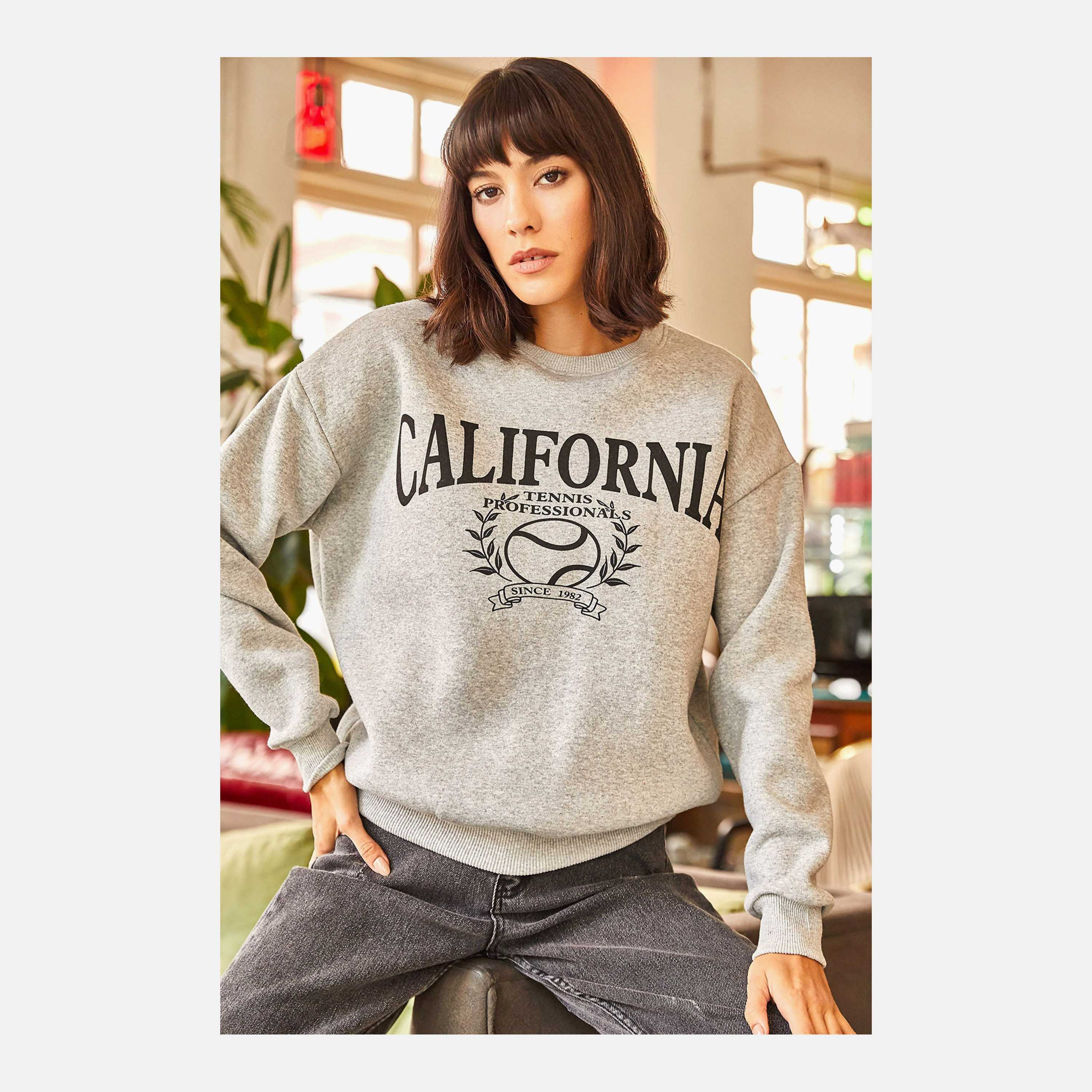 سويت شيرت نسائي باللون الرمادي بطبعة نص من القطن من أولالوك-women-clothing-hoodiesandsweatshirts-sweatshirts-image-4