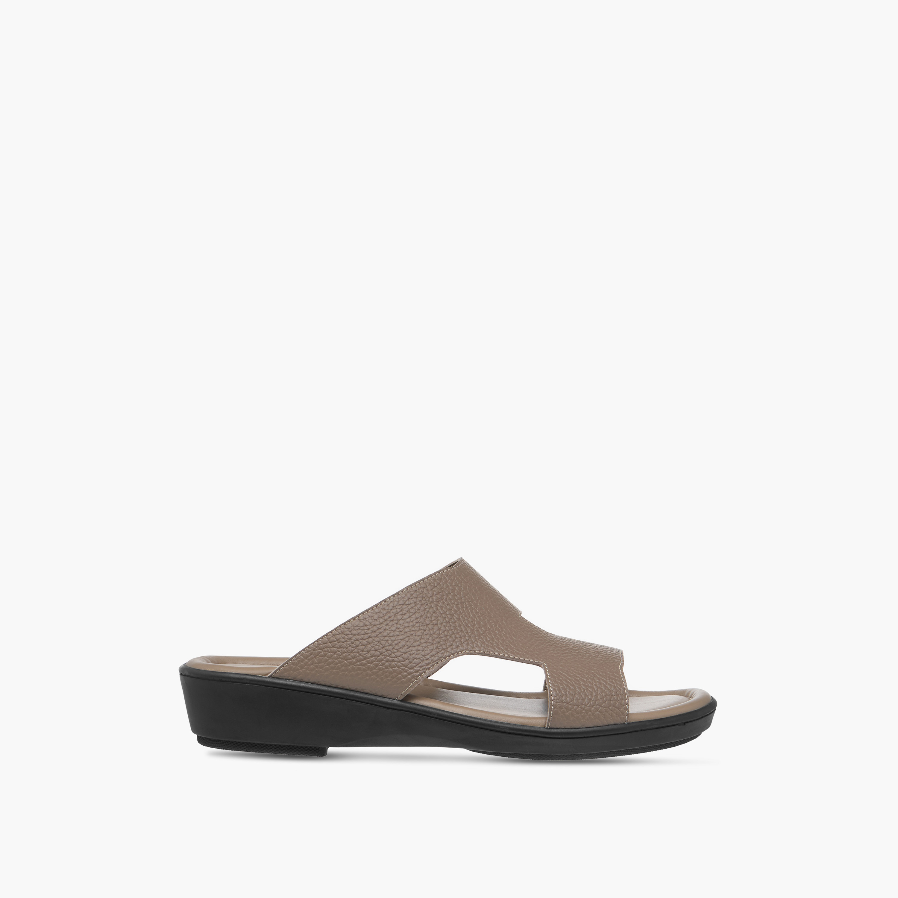 صندل عربي سهل الارتداء بتفاصيل مفرّغة من إل بي إل من شوإكسبريس-men-shoes-sandals-image-2