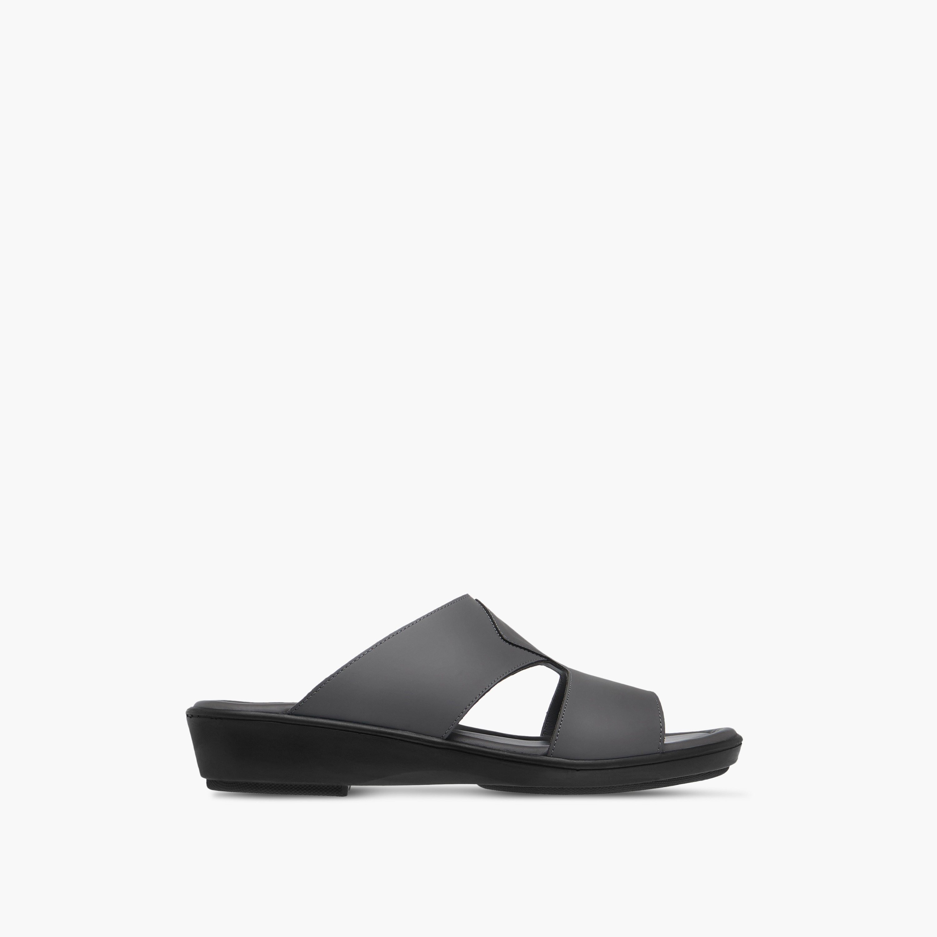 صندل عربي سهل الارتداء بتفاصيل مفرّغة من إل بي إل من شوإكسبريس-men-shoes-sandals-image-2