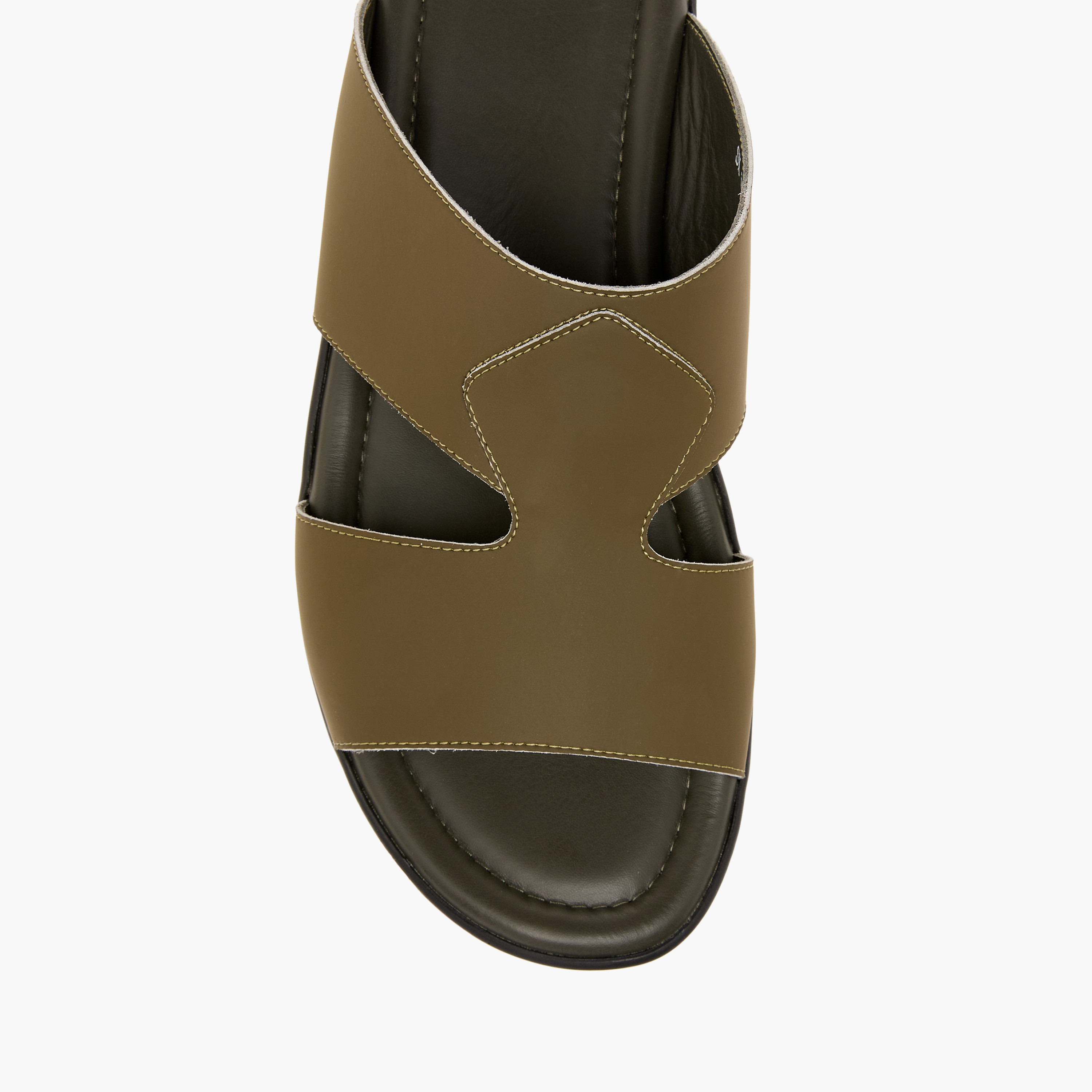 صندل عربي سهل الارتداء بتفاصيل مفرّغة من إل بي إل من شوإكسبريس-men-shoes-sandals-image-3