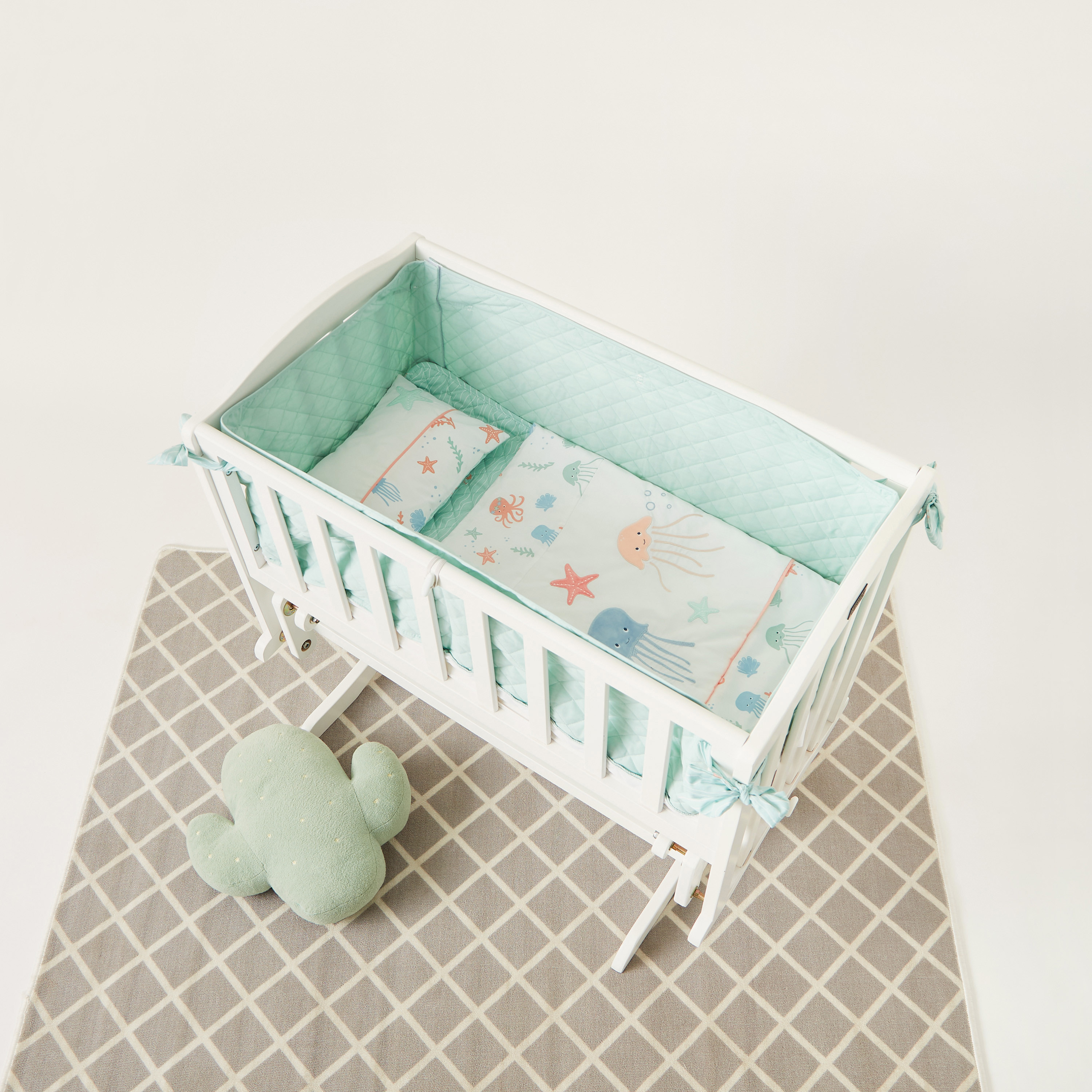 Baby shop cradle bedding