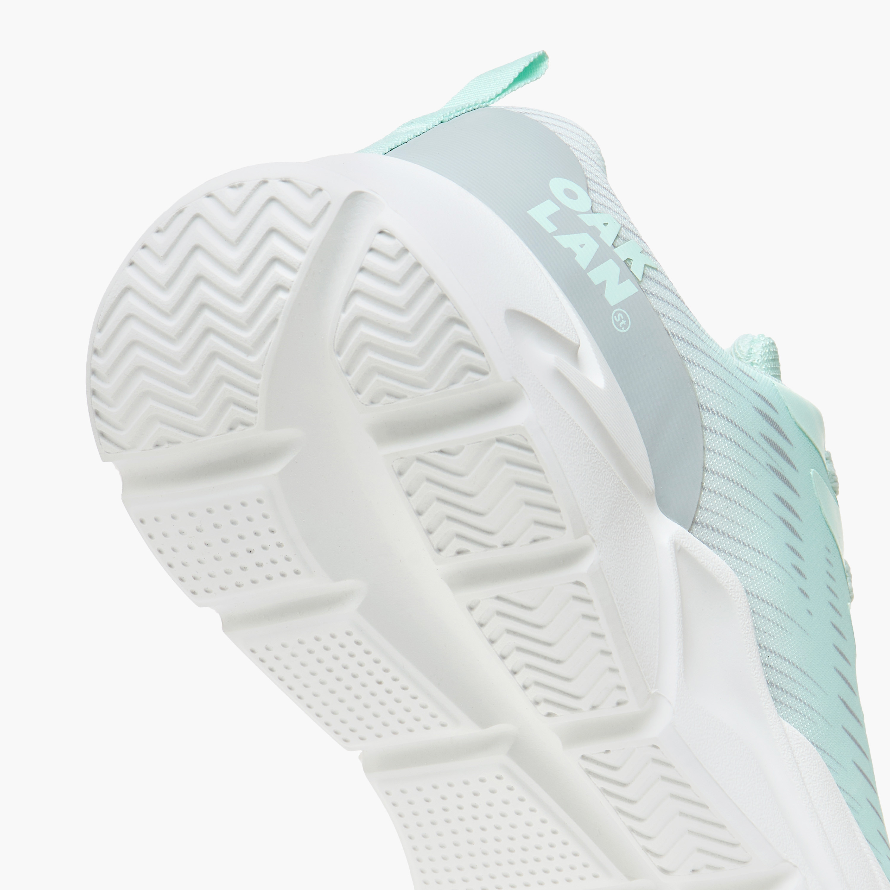 حذاء برباط إغلاق بطبعات من أوكلان من شو إكسبريس-sports-women-shoes-image-10