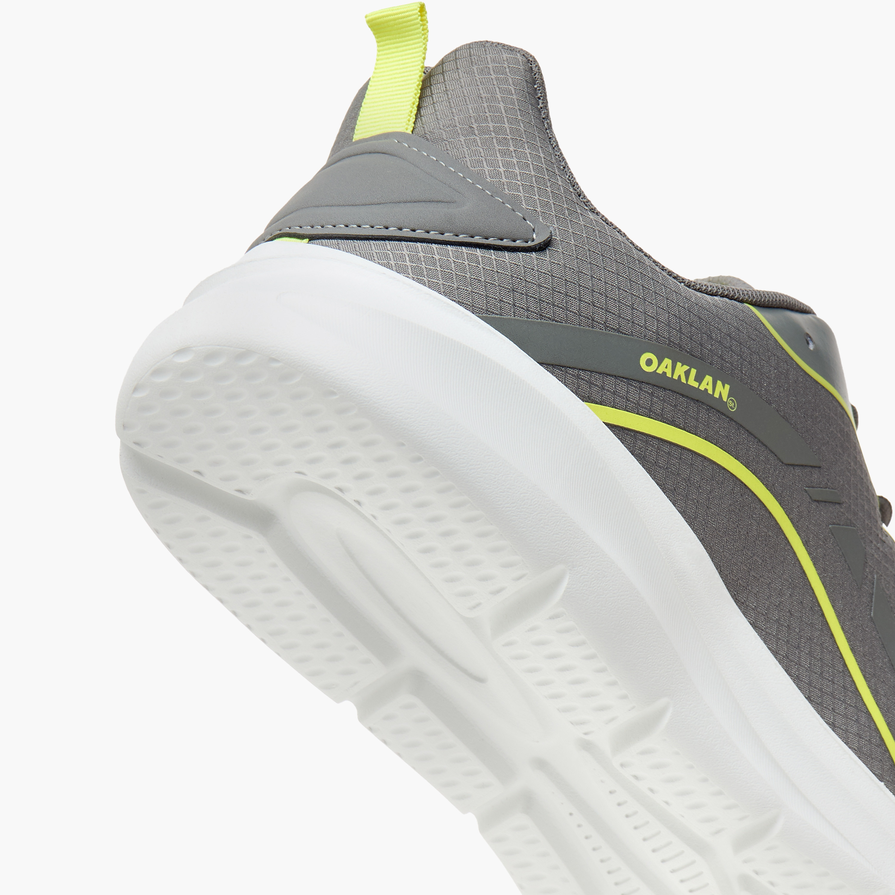 حذاء رياضي شبكي برباط إغلاق أوكلان من شو إكسبريس-sports-men-shoes-image-5