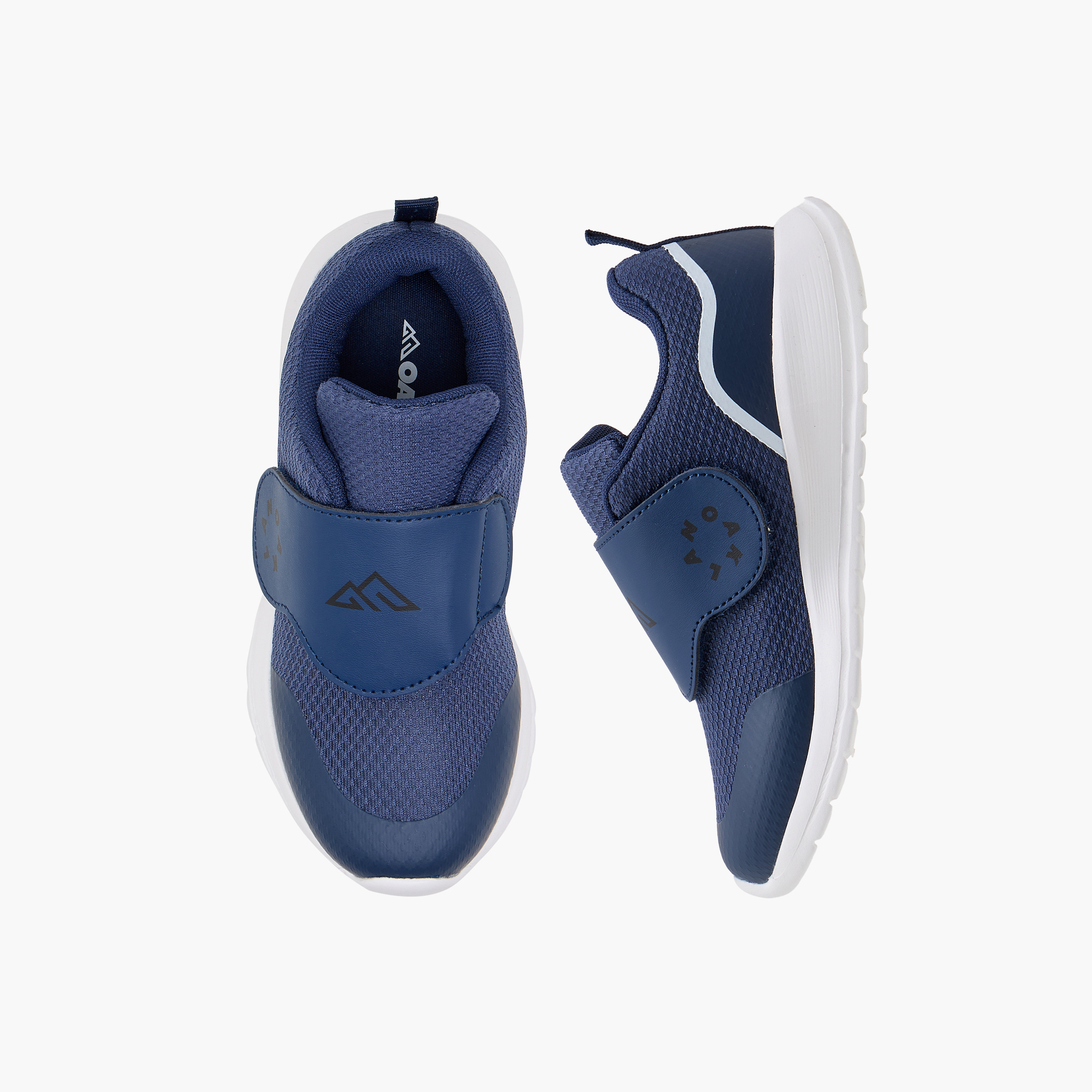 حذاء رياضي بشريط إغلاق لاصق وتفاصيل شعار من أوكلان من شو إكسبريس-boys-shoes-schoolshoes-image-1
