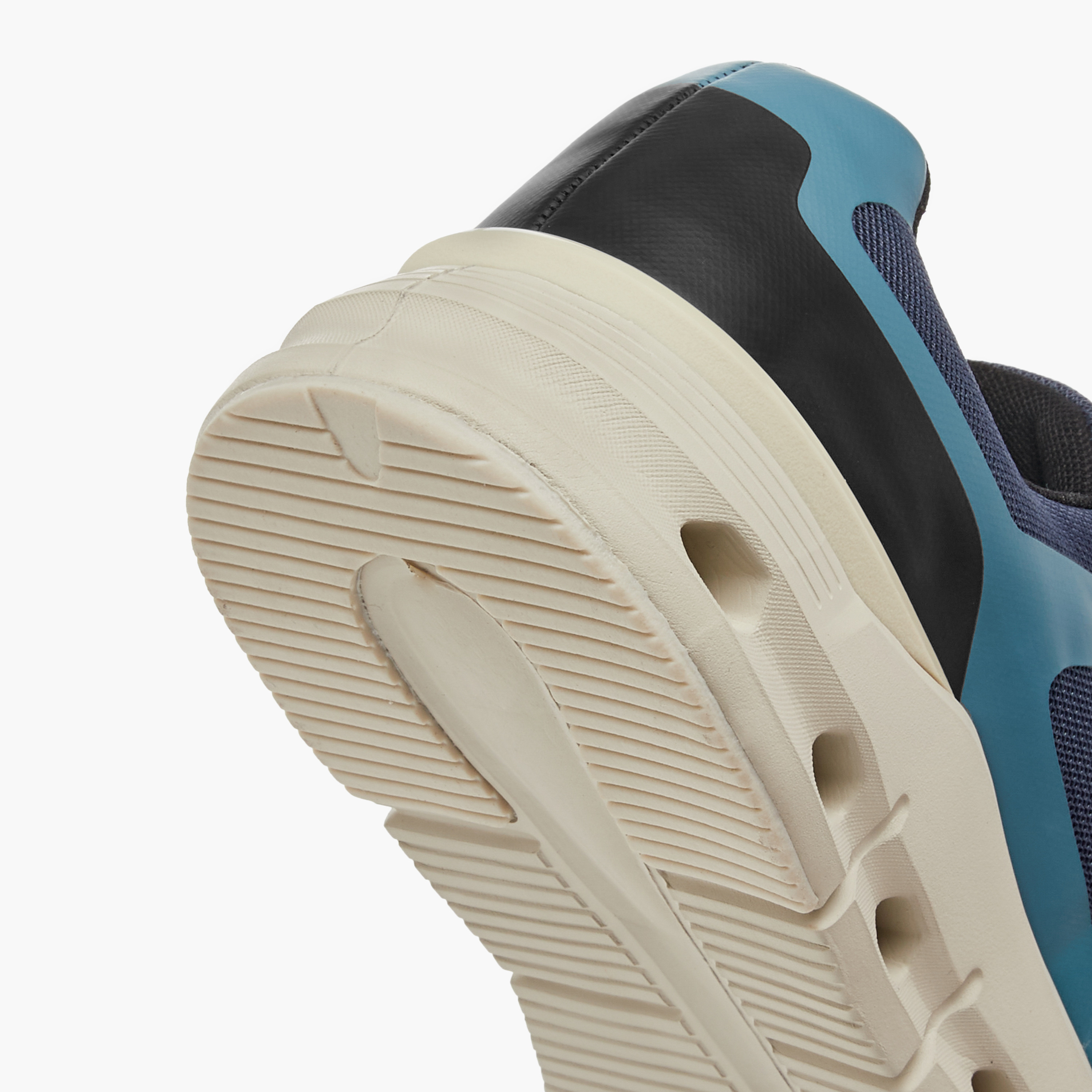 حذاء رياضي شبكي متعدد التصاميم برباط إغلاق من أوكلان من شو إكسبريس-sports-men-shoes-image-5