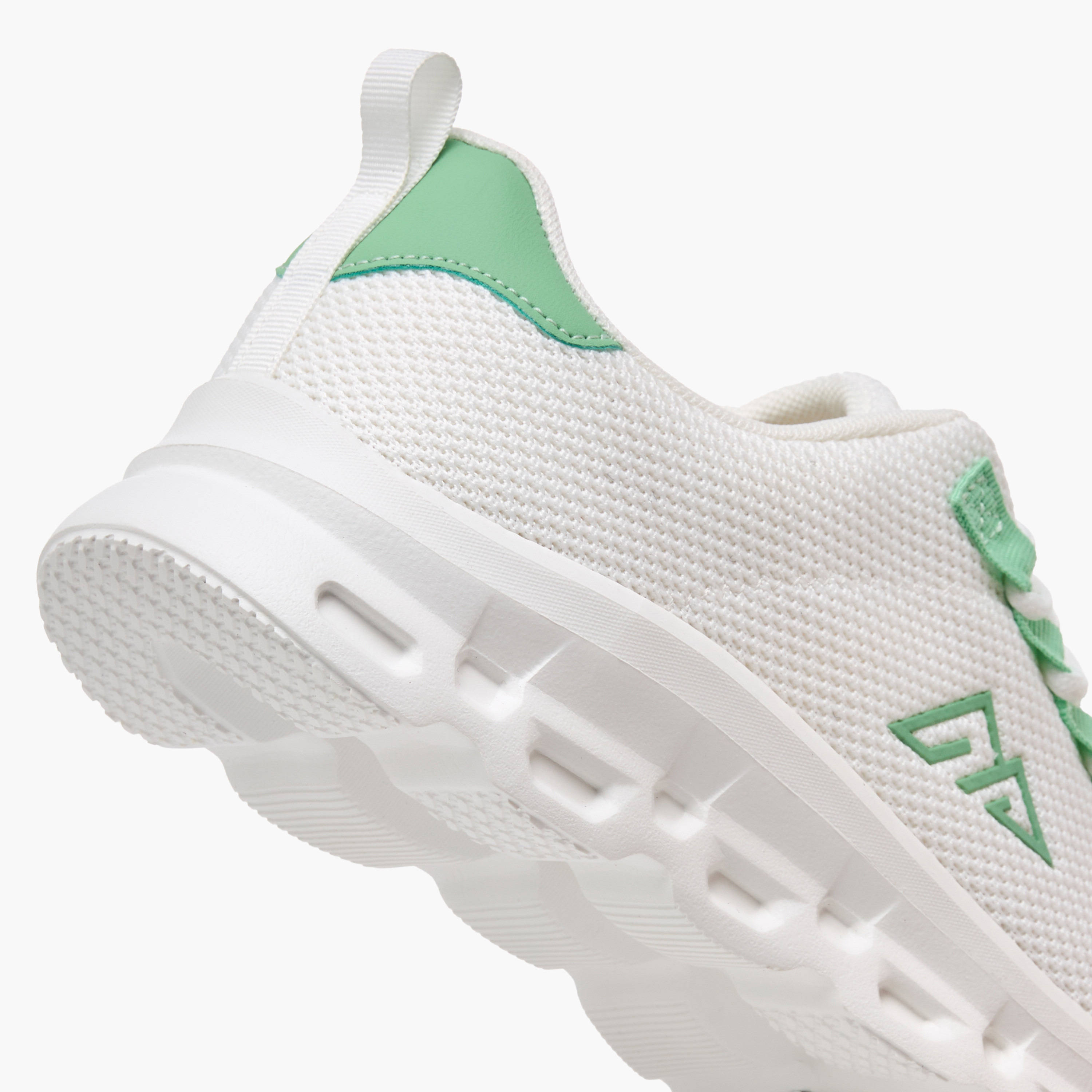 حذاء رياضي برباط إغلاق للنساء من أوكلان من شو إكسبريس-sports-women-shoes-image-16
