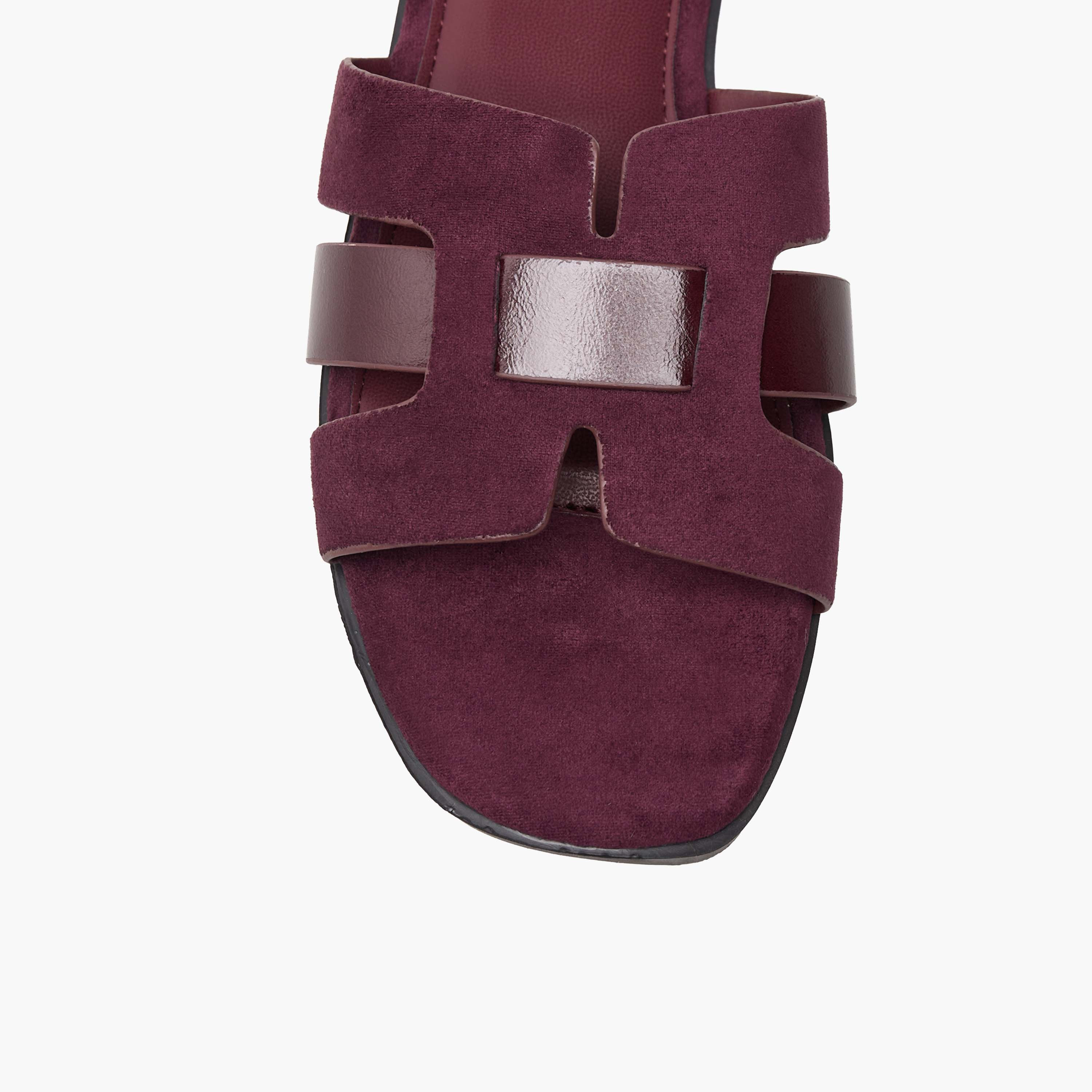 صندل نسائي بقصات وملمس بارز من فلورا بيلا-women-shoes-flats-sandals-image-7