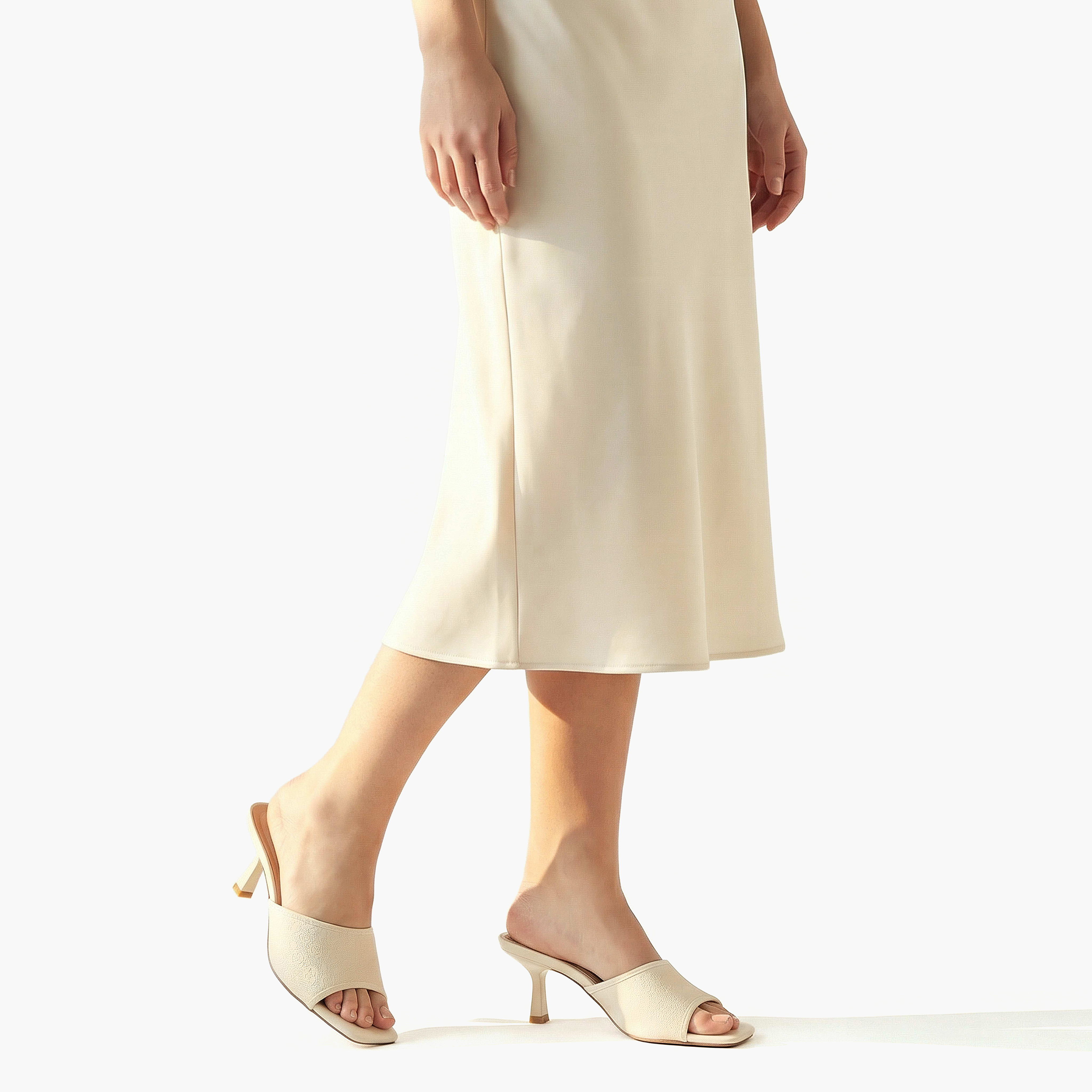 صندل بملمس زهور بارز وكعب مدبب من فلورا بيلا-women-shoes-sandals-heeled-image-2