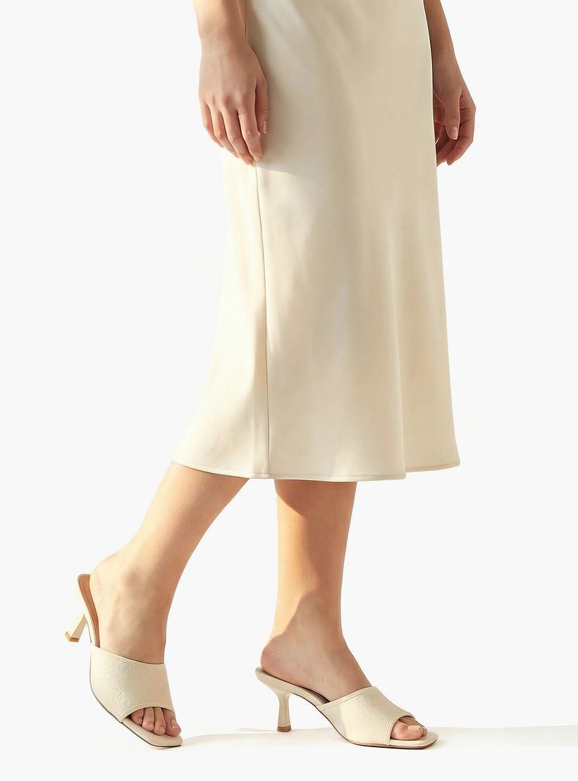 صندل بملمس زهور بارز وكعب مدبب من فلورا بيلا-women-shoes-sandals-heeled-image-2