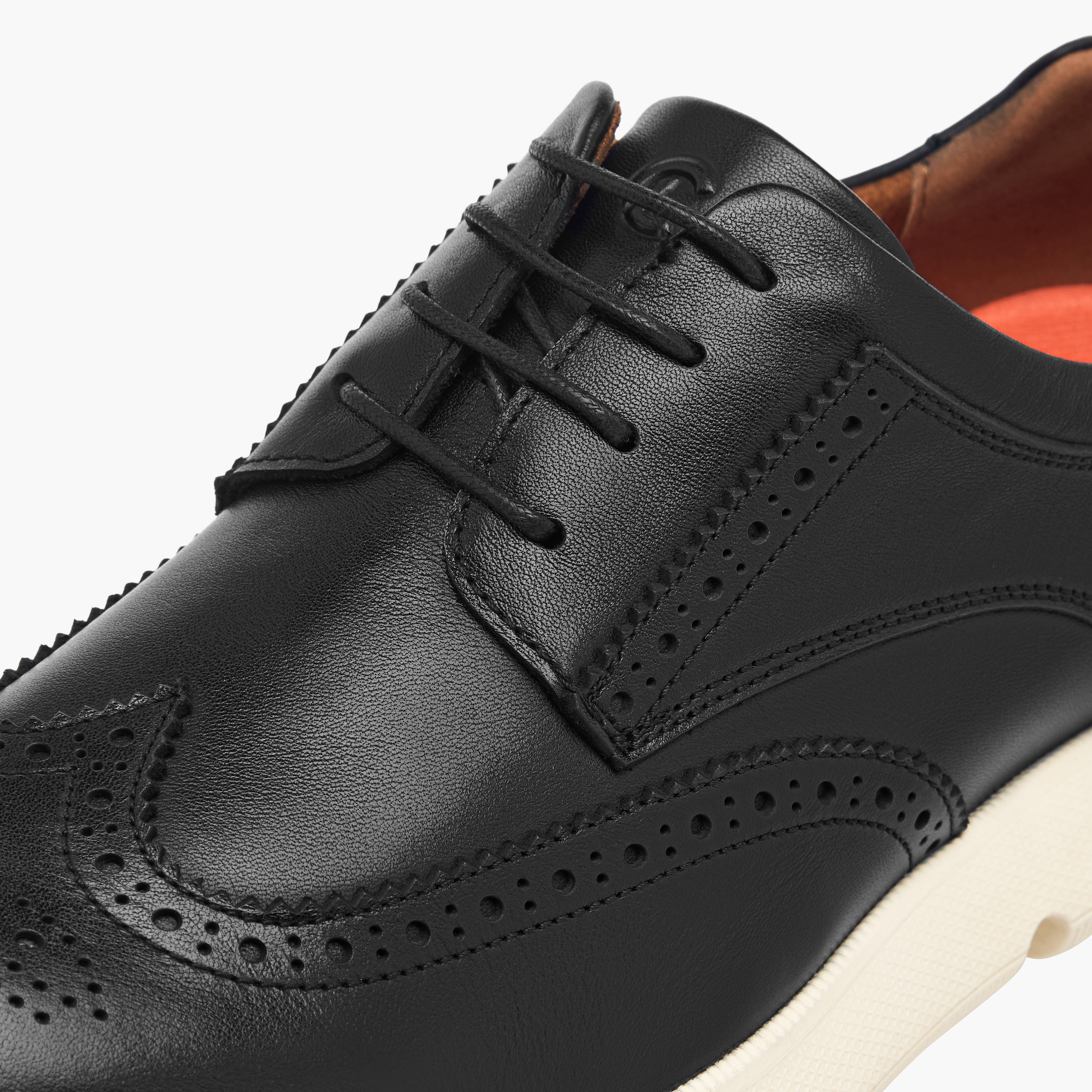 حذاء سنيكرز جلد مثقب برباط من لو كونفورت-men-shoes-sneakers-image-4