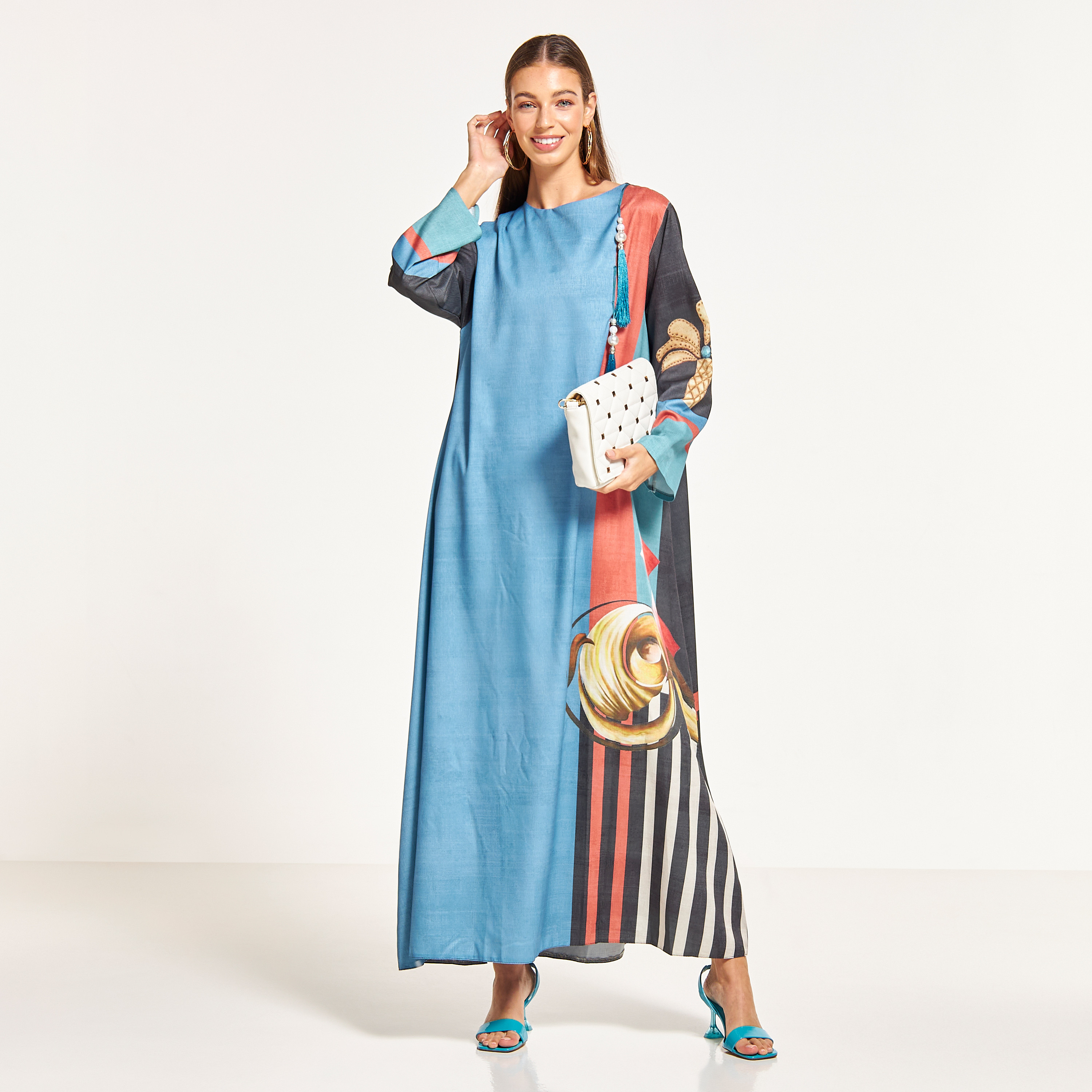 جلابية بياقة ضيّقة وشرّابات وطبعات من ذوق-women-arabicclothing-jalabiyas-image-1