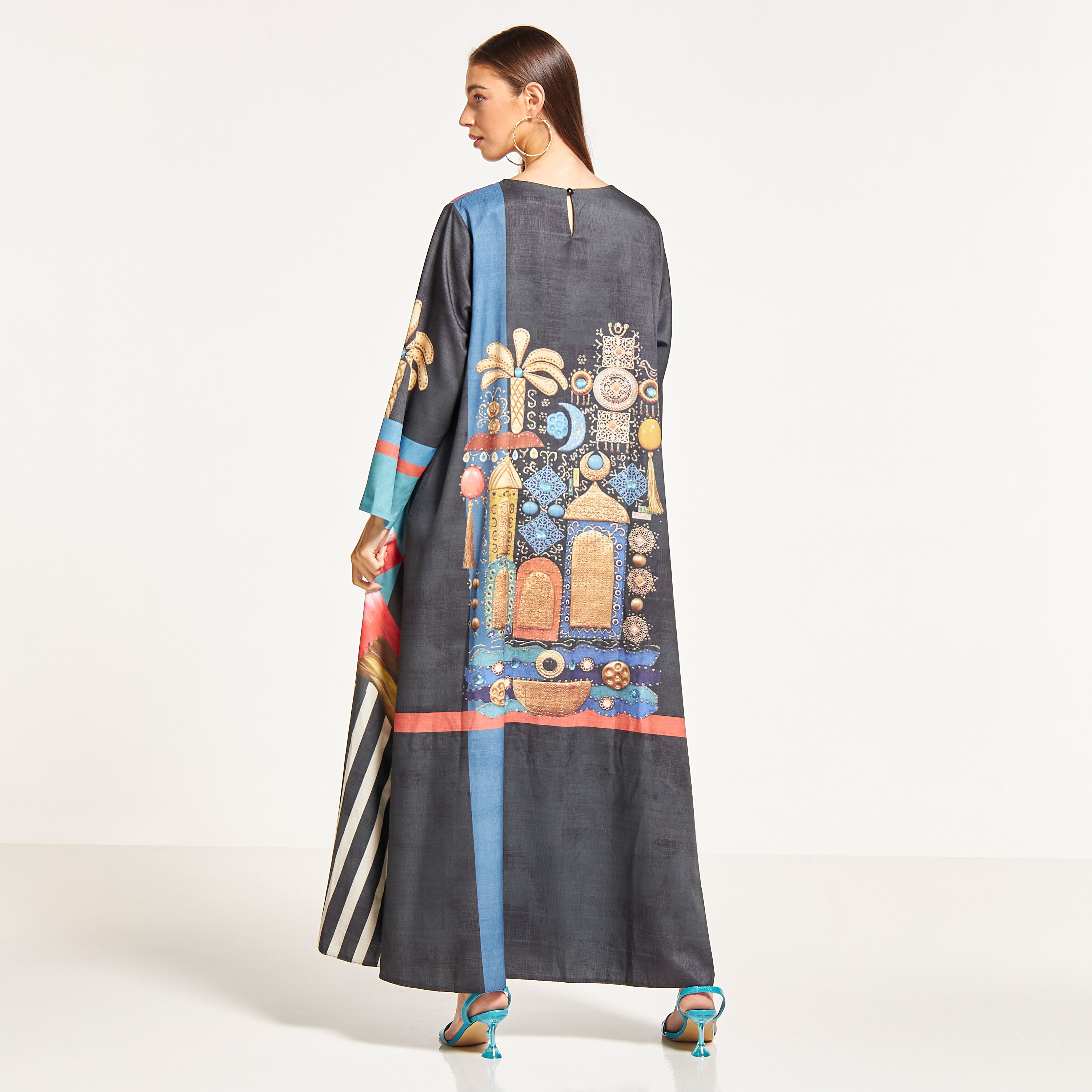 جلابية بياقة ضيّقة وشرّابات وطبعات من ذوق-women-arabicclothing-jalabiyas-image-2