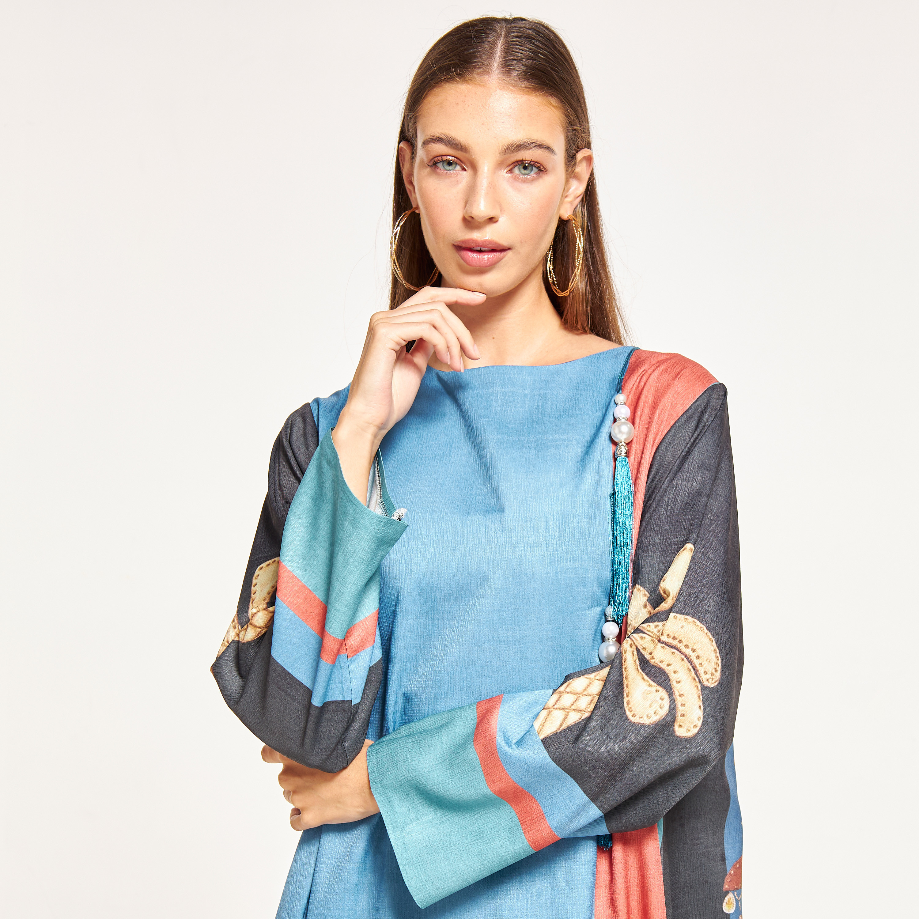 جلابية بياقة ضيّقة وشرّابات وطبعات من ذوق-women-arabicclothing-jalabiyas-image-3