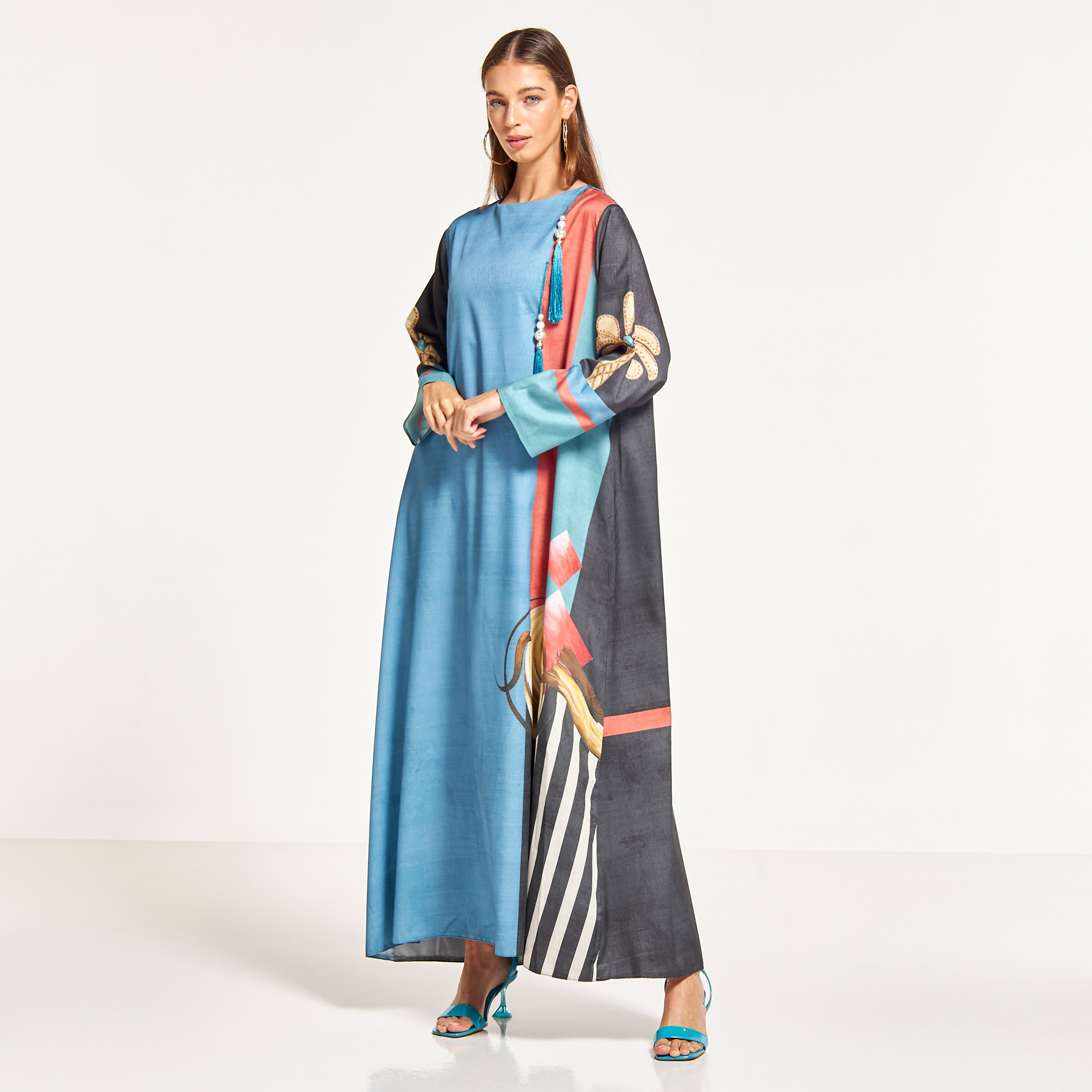 جلابية بياقة ضيّقة وشرّابات وطبعات من ذوق-women-arabicclothing-jalabiyas-image-4