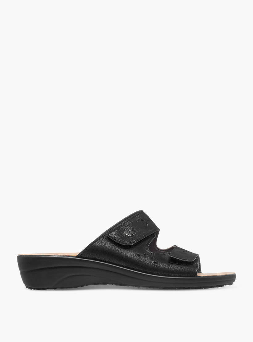 صندل مريح سهل الارتداء بتصاميم مفرغة وكعب ويدج من فلايفلوت-women-shoes-sandals-heeled-image-3