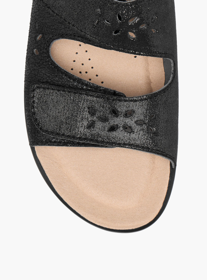 صندل مريح سهل الارتداء بتصاميم مفرغة وكعب ويدج من فلايفلوت-women-shoes-sandals-heeled-image-4