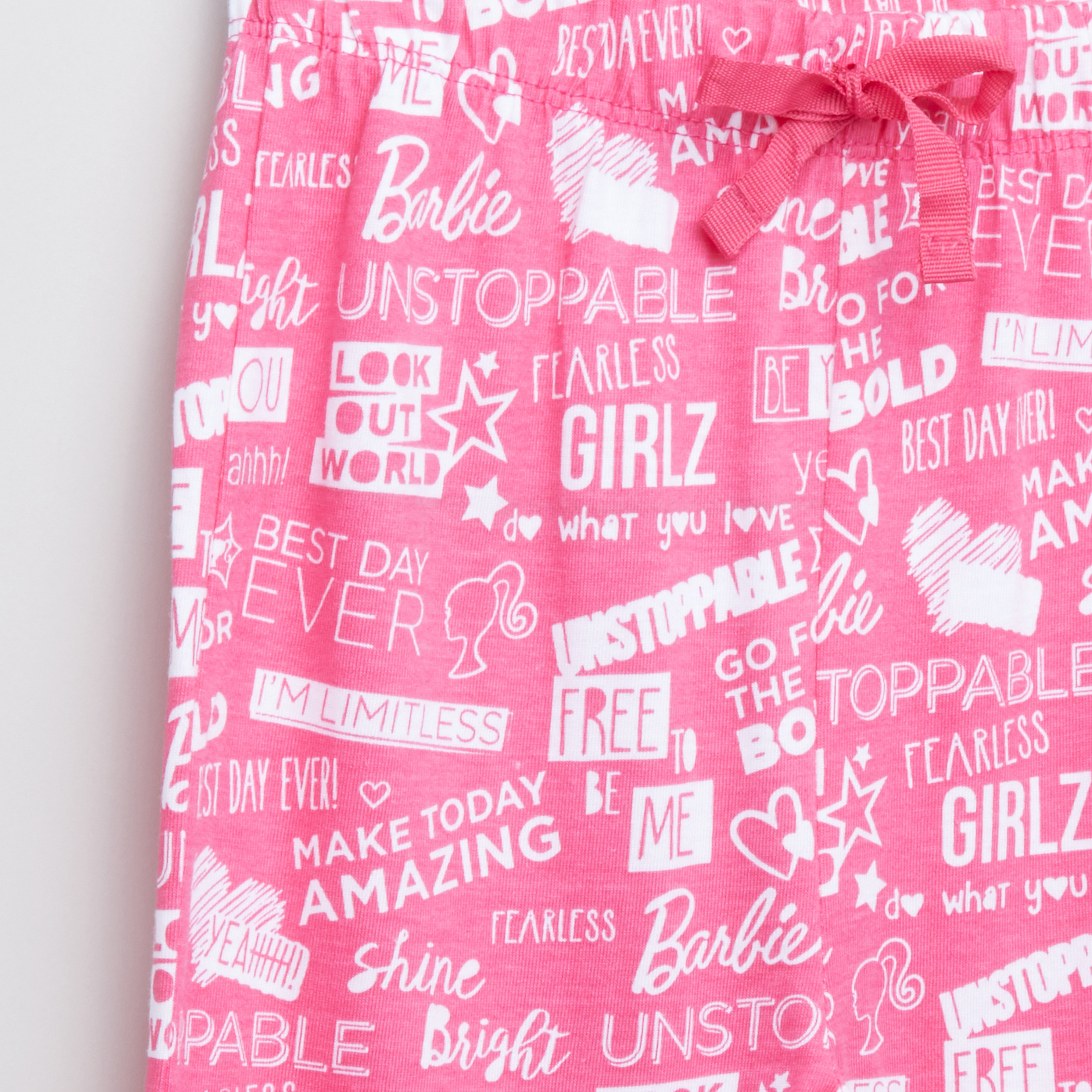 طقم بيجامة من بنطال و تيشيرت بطبعات باربي-girls-clothing-nightwear-image-5