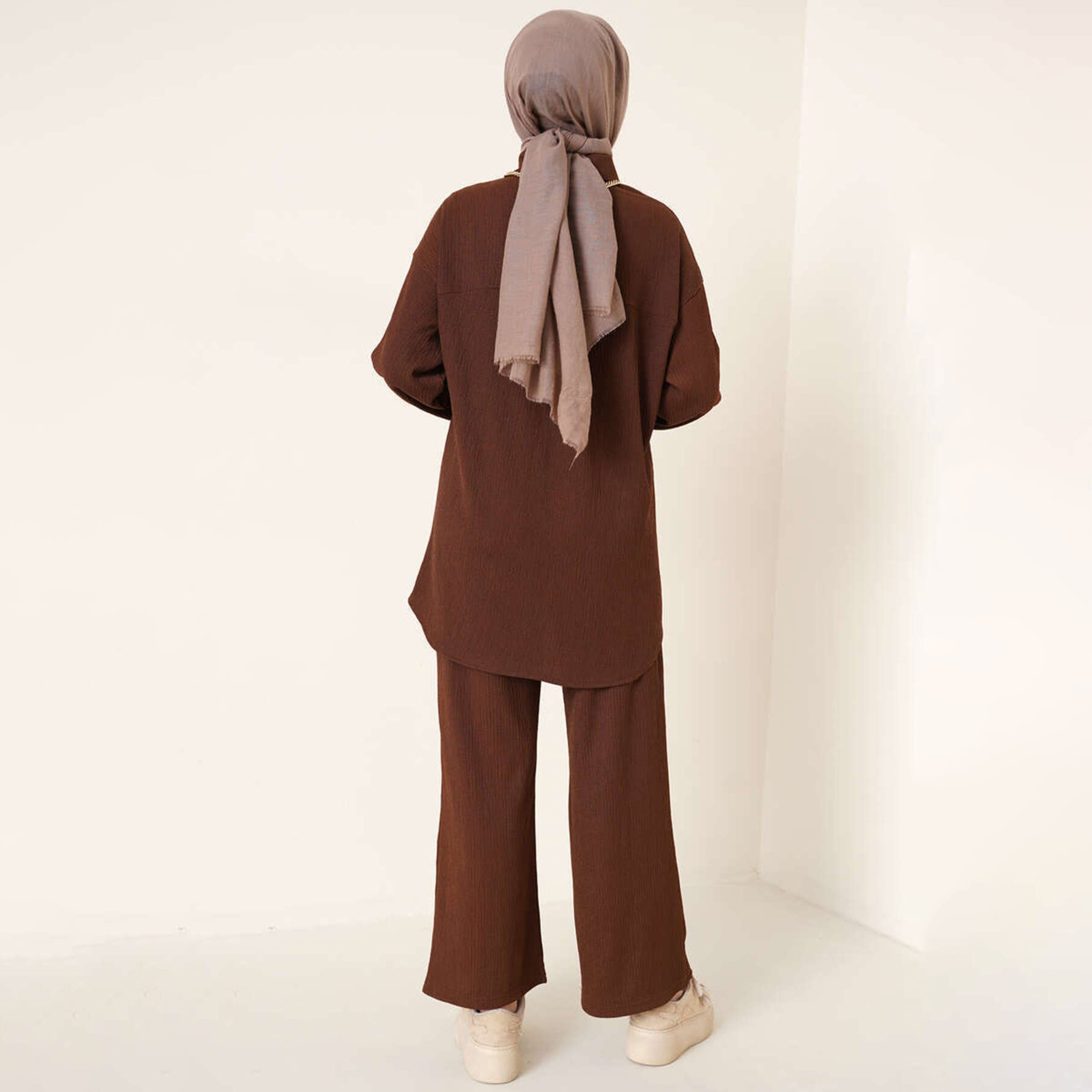 طقم نسائي بقميص بياقة منسوج وبنطلون مع حجاب من بيجدارت-women-clothing-coordsets-image-3