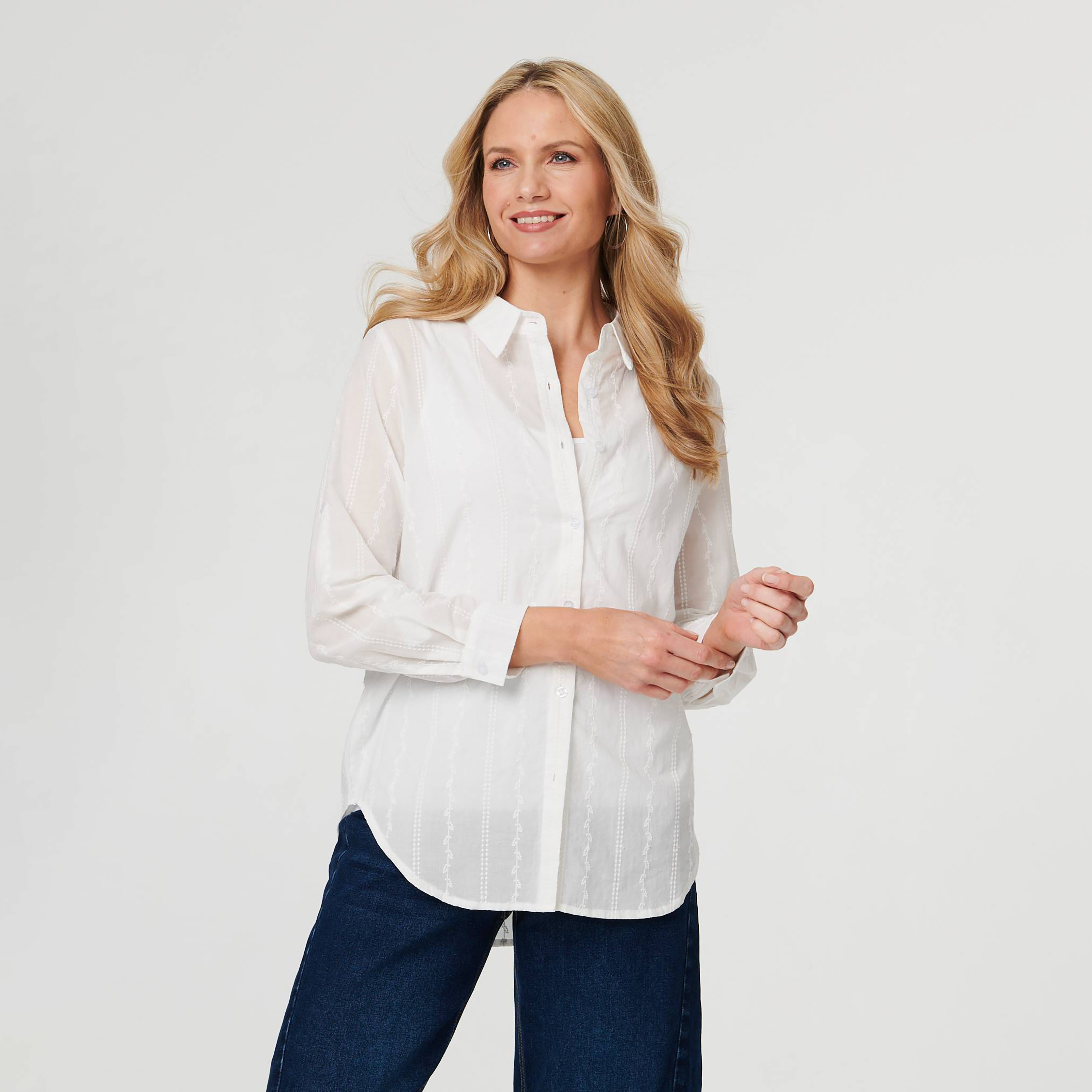 قميص قطني بياقة وأكمام "رول-أب" تطوى للأعلى مع تطريز أبيض من إيزابيل لندن-women-clothing-shirtsandblouses-shirts-image-1