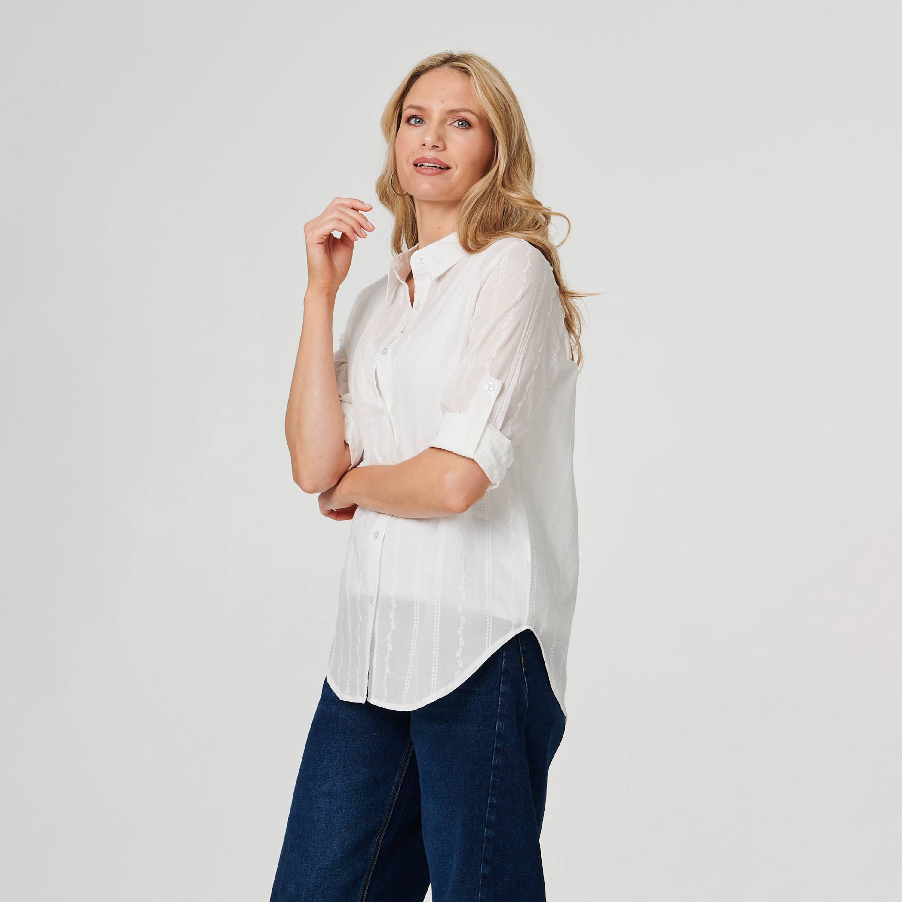 قميص قطني بياقة وأكمام "رول-أب" تطوى للأعلى مع تطريز أبيض من إيزابيل لندن-women-clothing-shirtsandblouses-shirts-image-3