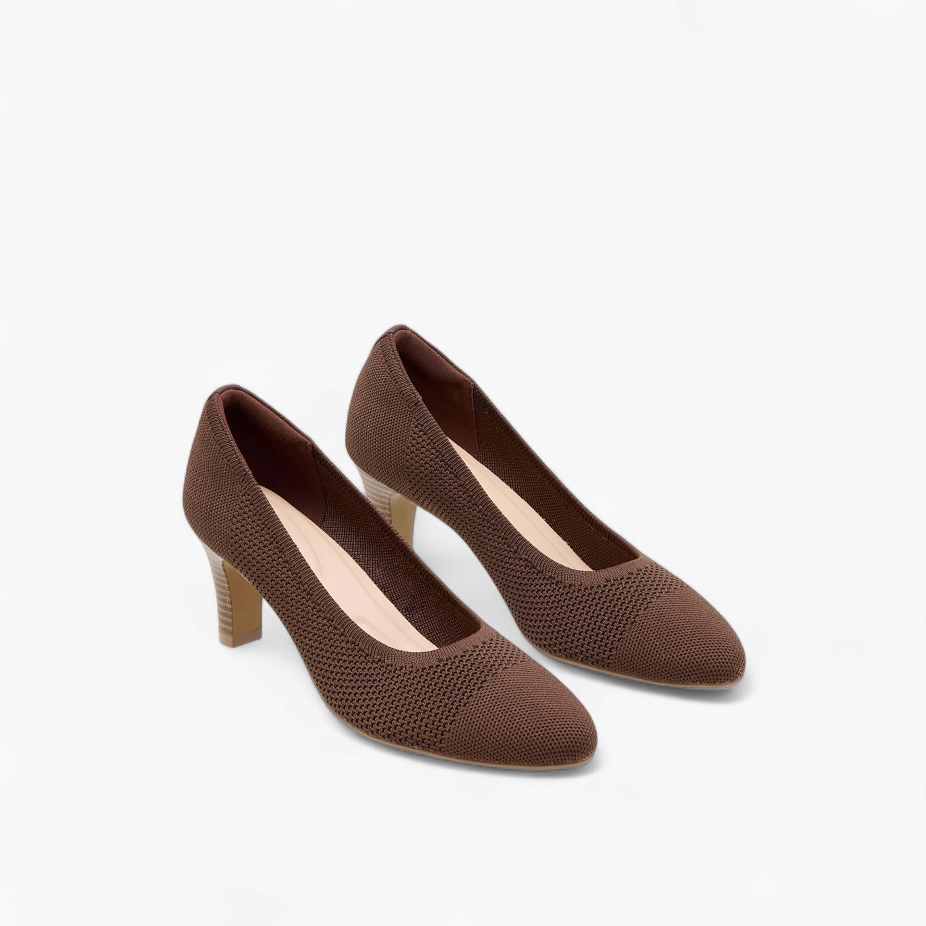 حذاء كلاسيكي فلاي نيت سهل الارتداء بارز الملمس بكعب مخروطي من لو كونفورت-women-shoes-heels-image-1
