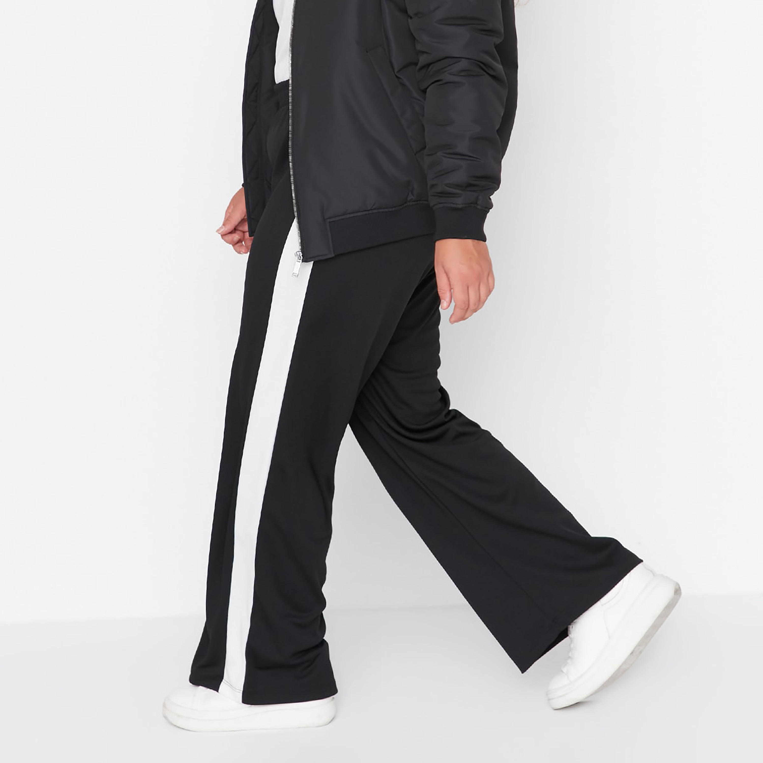 بنطلون نسائي أسود من ترينديول سادة بواسع الساق-women-clothing-bottoms-trousers-image-2